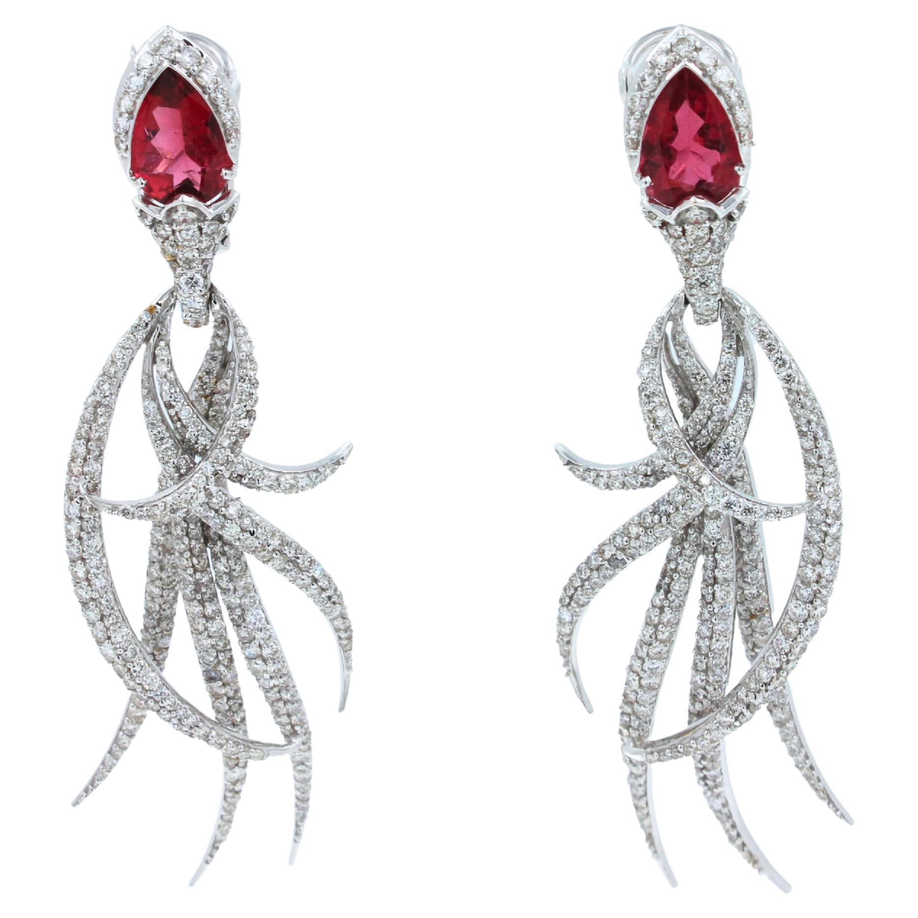 Lange Feder-Diamant-Tropfen-Ohrringe aus 18 Karat Weißgold mit rotem und rosa Turmalin