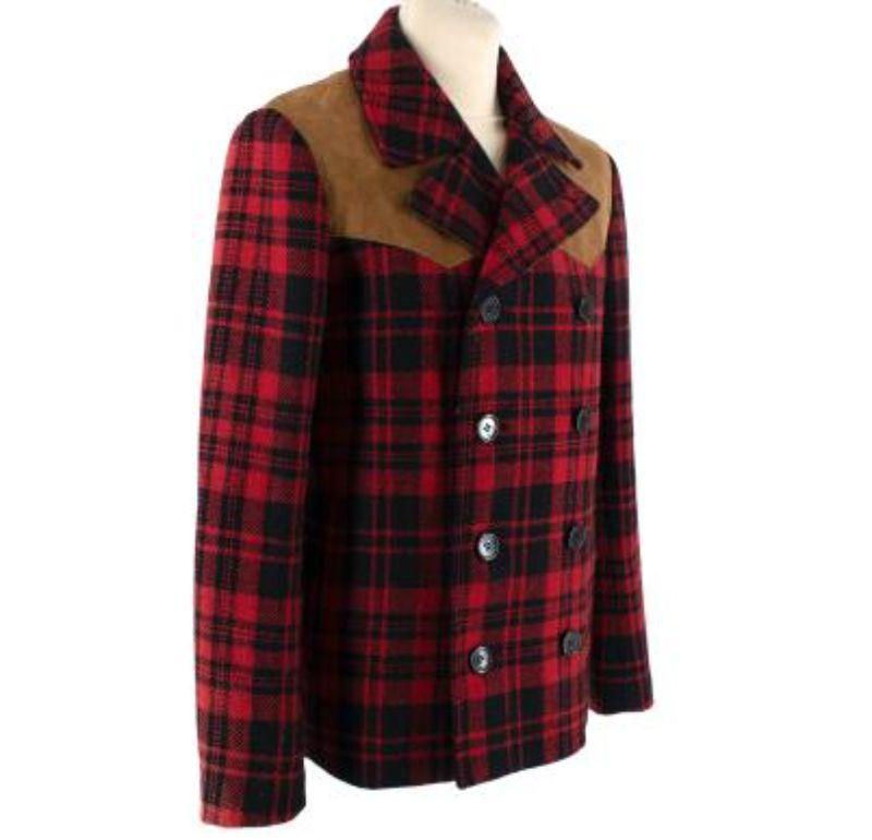 Saint Laurent - Giacca da boscaiolo in lana a quadri rossi
 
 - Giacca classica in stile boscaiolo con toppe sulle spalle in pelle scamosciata color tabacco
 - Doppiopetto con risvolto
 - Tasche a filetto in vita 
 - Completamente foderato 
 
 I