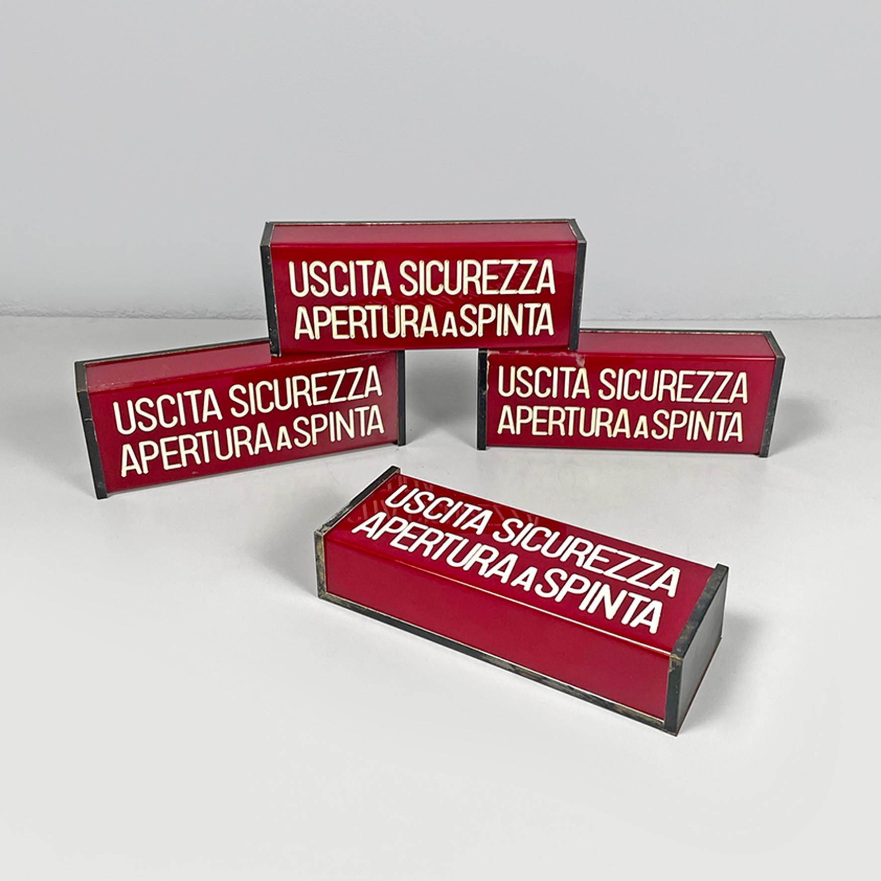 Rotes Schreibendes Kino- oder Theaterschild aus Kunststoff und Weiß, 1960er Jahre im Zustand „Gut“ im Angebot in MIlano, IT