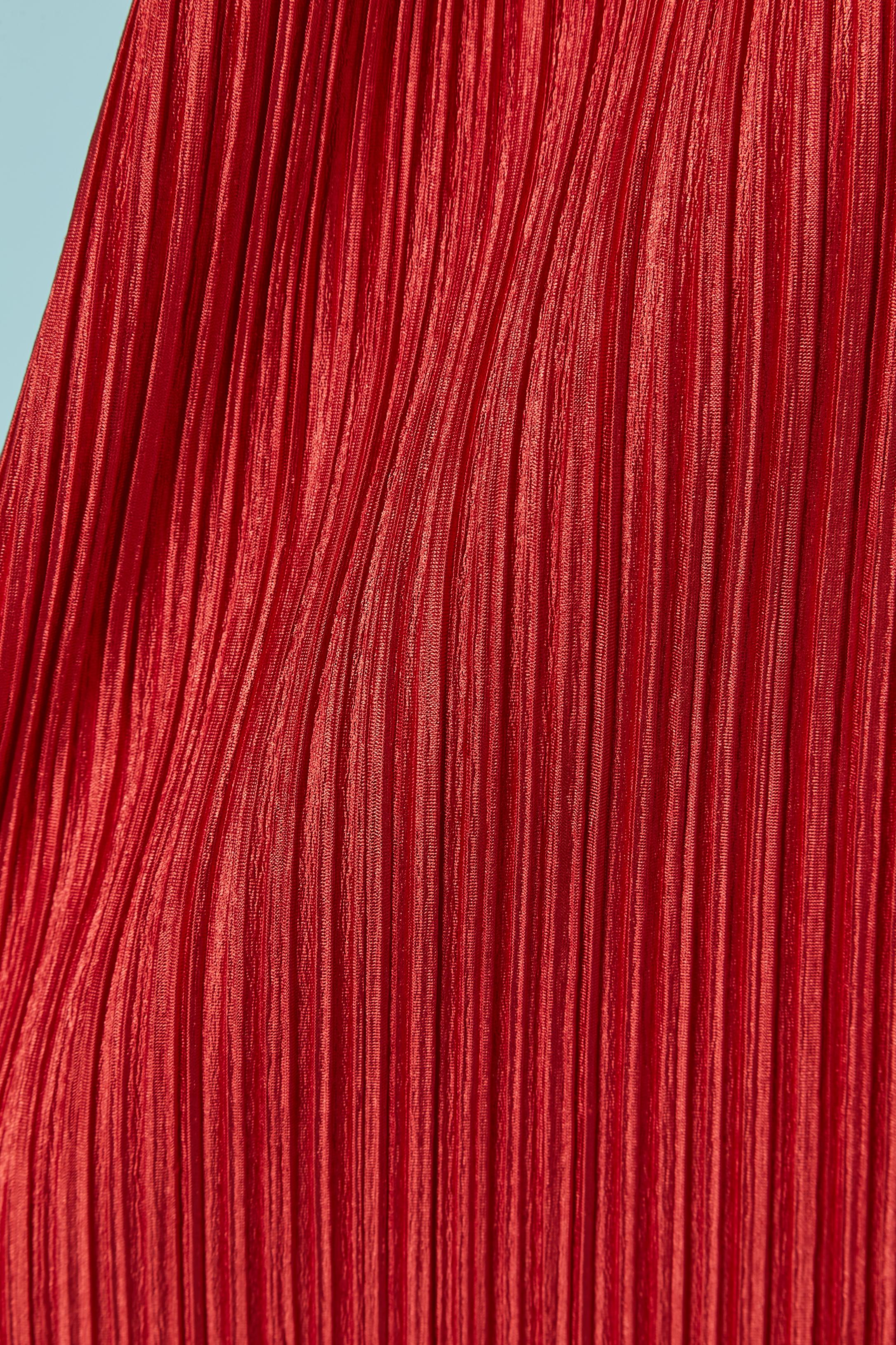Red pleated skirt ISSEY MIYAKE In Excellent Condition For Sale In Saint-Ouen-Sur-Seine, FR
