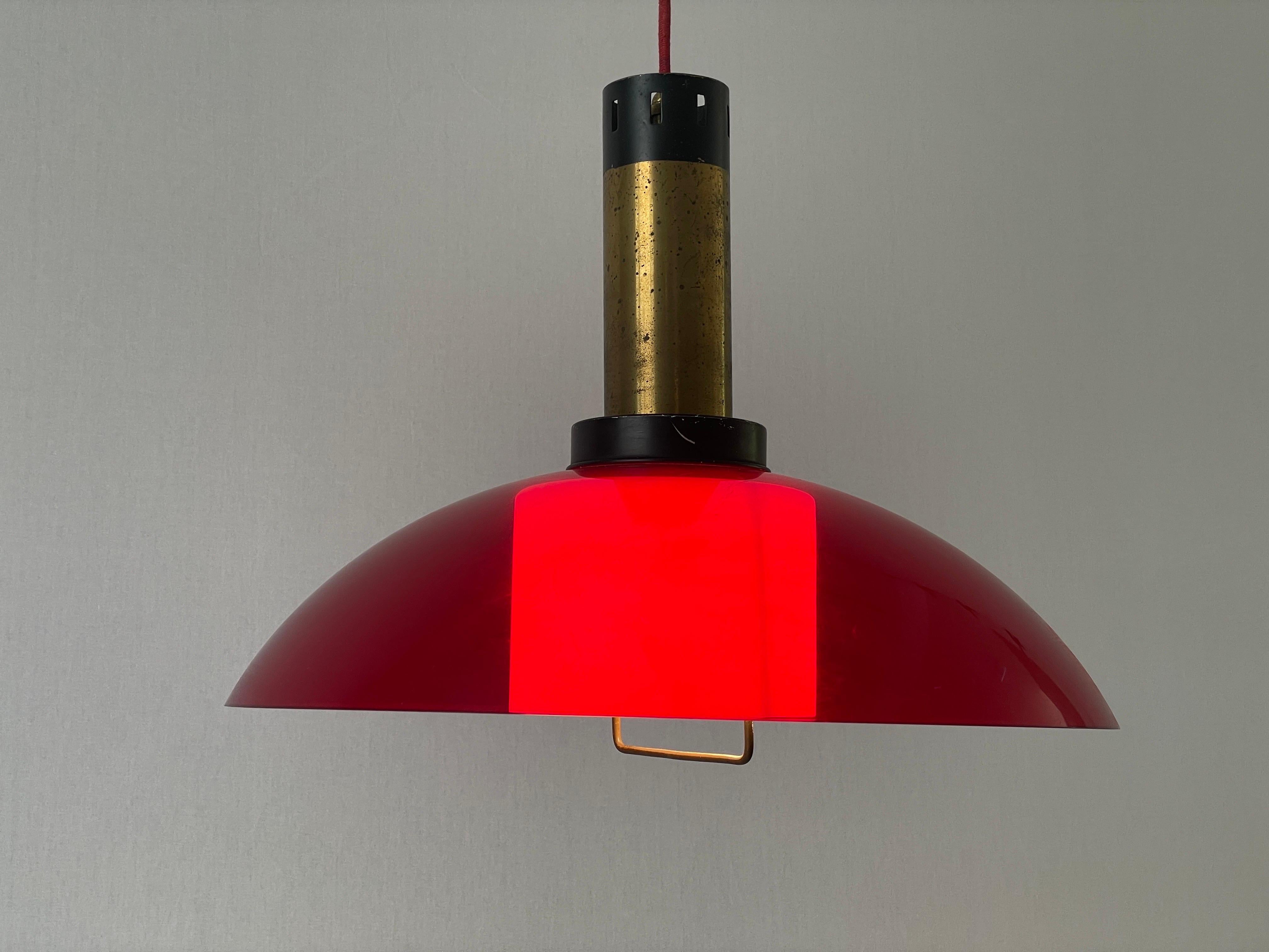 Lámpara colgante de contrapeso de cristal y plexiglás rojo de Stilux, años 60, Italia en venta 3