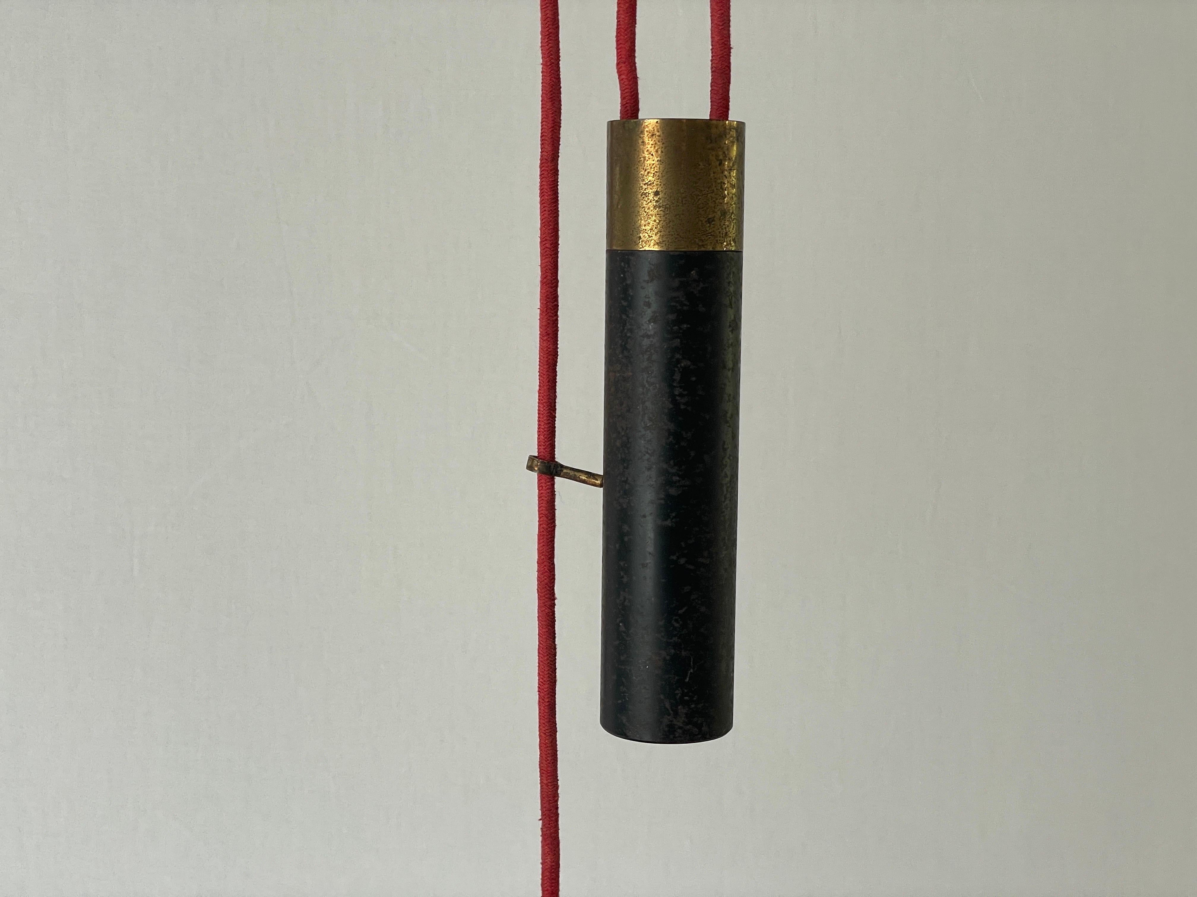 Lámpara colgante de contrapeso de cristal y plexiglás rojo de Stilux, años 60, Italia mediados del siglo XX en venta