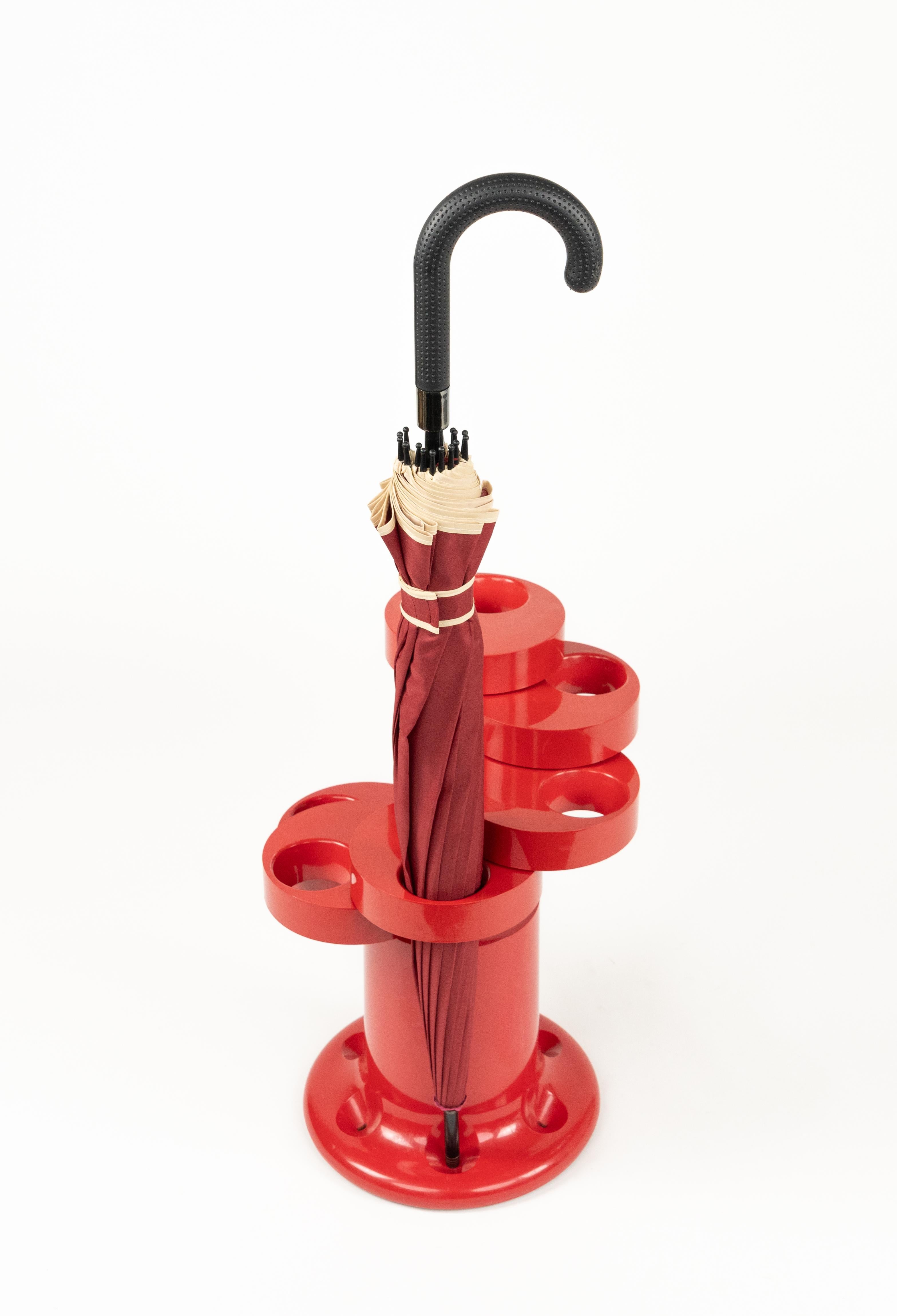 Stand pour Umbrella en Pluvium rouge Giancarlo Piretti pour Anonima Castelli Italie 1970 en vente 1