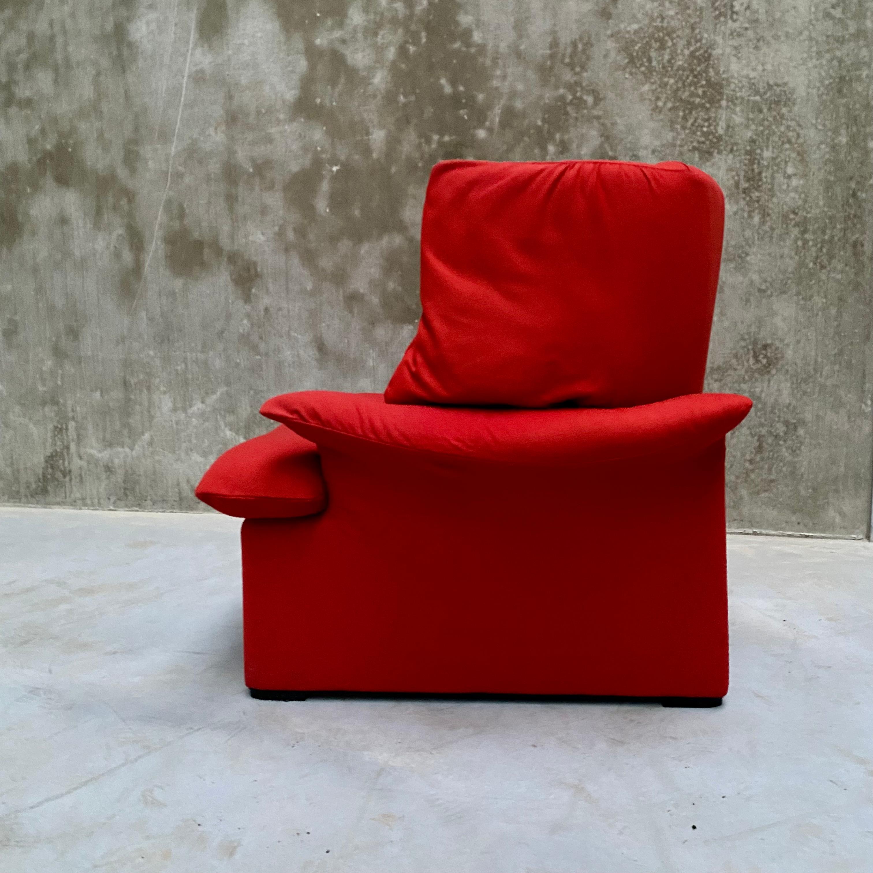 Fauteuil de salon Wingback rouge « Poltovenere » de Vico Magistretti pour Cassina, Italie en vente 5