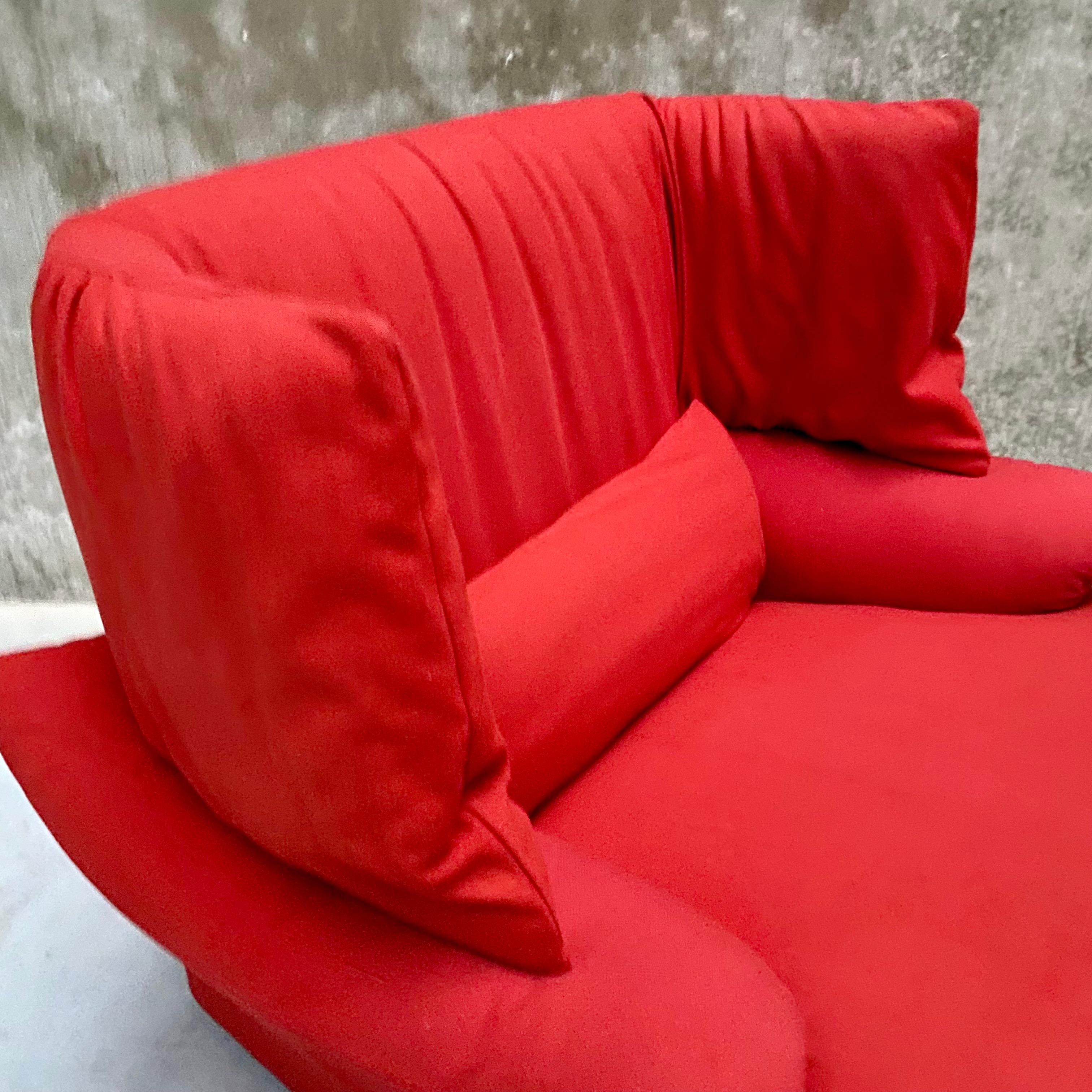 Fauteuil de salon Wingback rouge « Poltovenere » de Vico Magistretti pour Cassina, Italie en vente 1