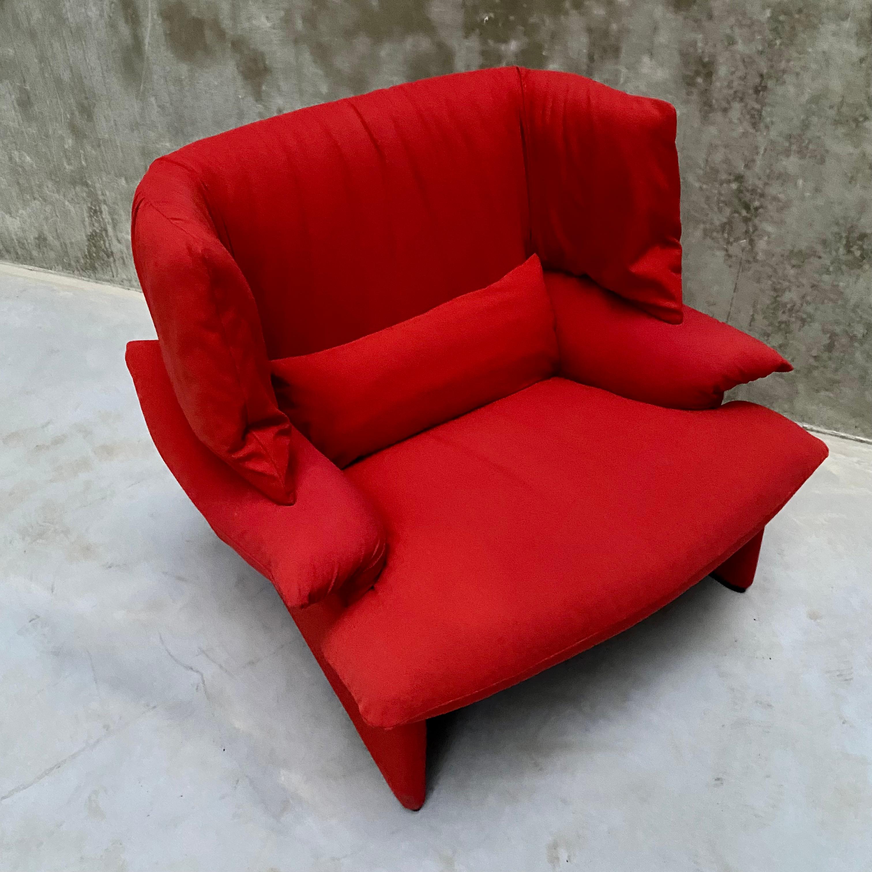 Métal Fauteuil de salon Wingback rouge « Poltovenere » de Vico Magistretti pour Cassina, Italie en vente