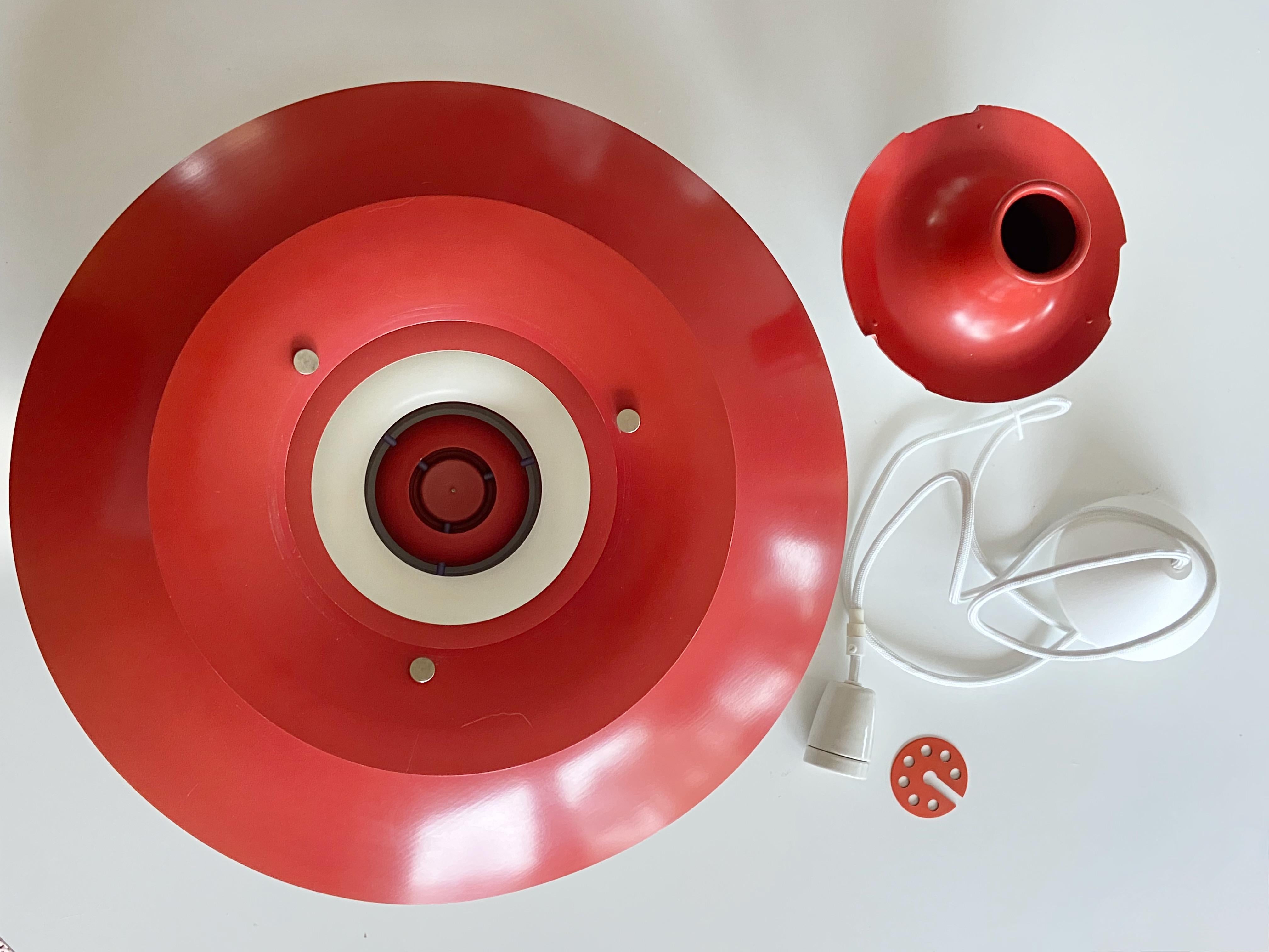 Nice vintage PH5 pendant lamp design by Poul Henningsen produced by Louis Poulsen, Made in Denmark. This is the nice old Version with the orange circle plate for the socket. The lamp is in very good condition. No parts missing, no larger scratches,