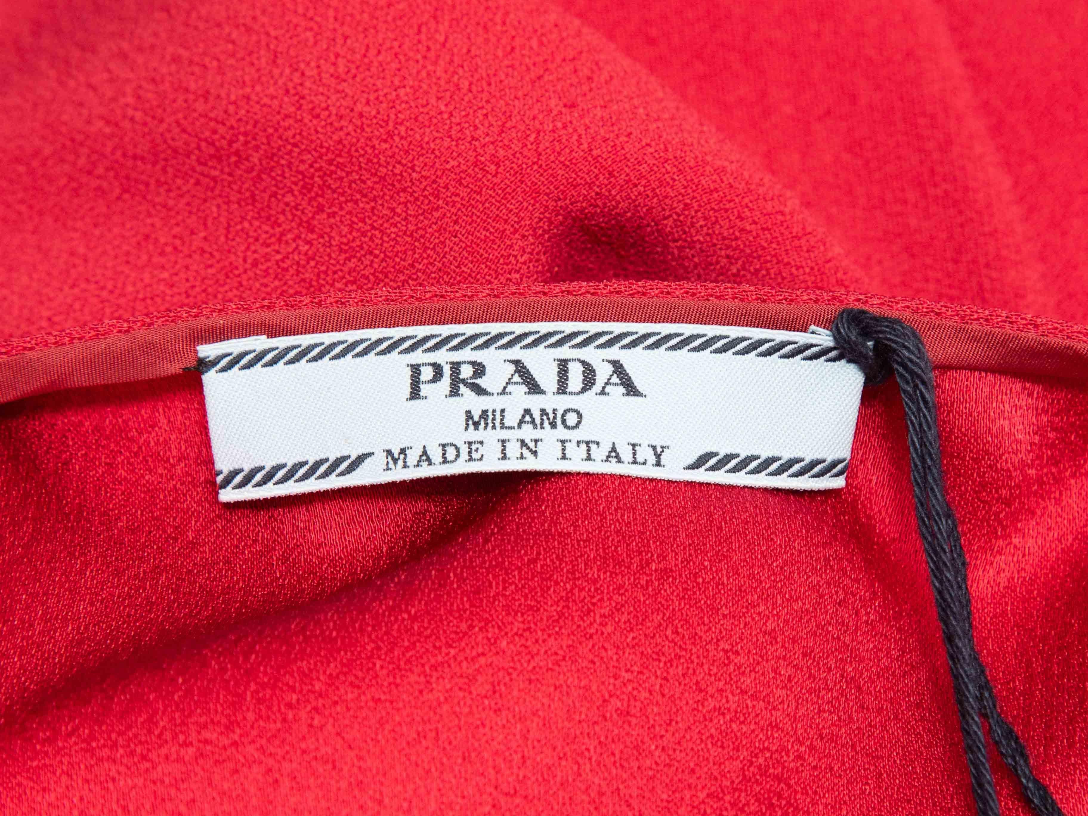 Robe sans manches ornée de strass rouge de Prada Taille IT 42 Pour femmes en vente