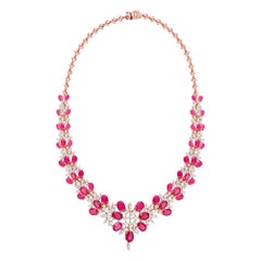 Collana girocollo con gemme lavorate rosse con pavé di diamanti in oro rosa 18 carati Gioielli di pregio