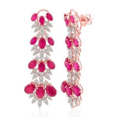 Boucles d'oreilles pendantes en or rose 14 carats diamantées en pierres rouges traitées
