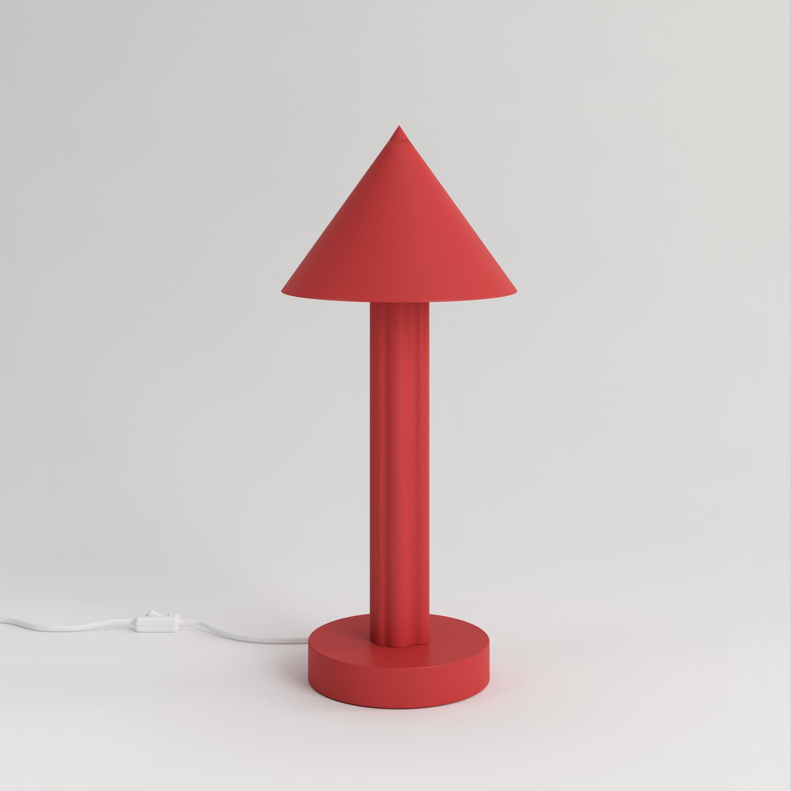 Lampe de bureau à profils rouges d'Atelier Areti
Dimensions : D 16 x H 40,5 cm.
Matériaux : Métal peint par poudrage.

Disponible dans d'autres couleurs. Veuillez nous contacter.

Toutes nos lampes peuvent être câblées en fonction de chaque pays. Si