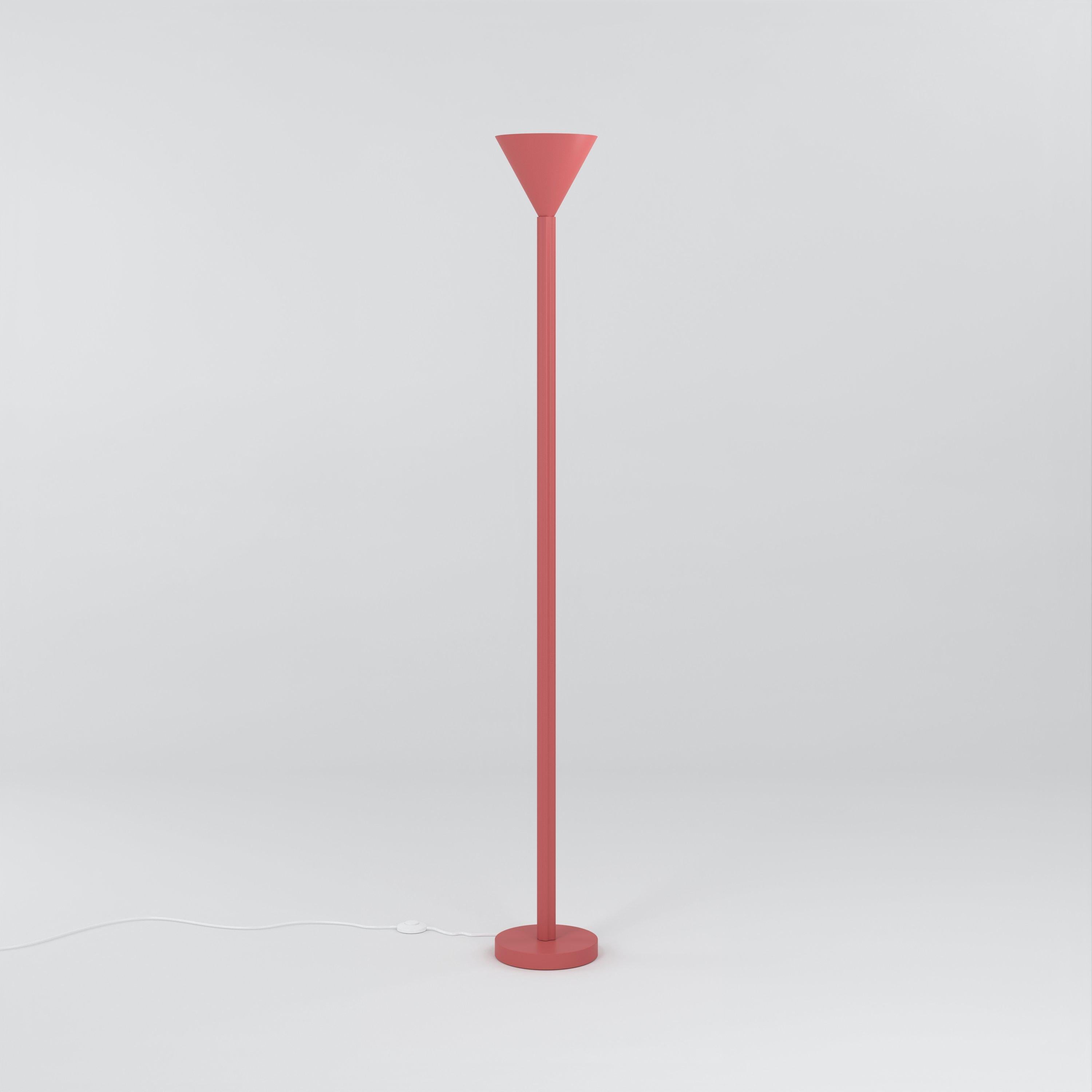 Lámpara de pie Red Profiles de Atelier Areti
Dimensiones: P 20 x Alt 159 cm.
Materiales: Metal con recubrimiento en polvo.

Disponible en otros colores. Póngase en contacto con nosotros.

Todas nuestras lámparas pueden cablearse según cada país. Si