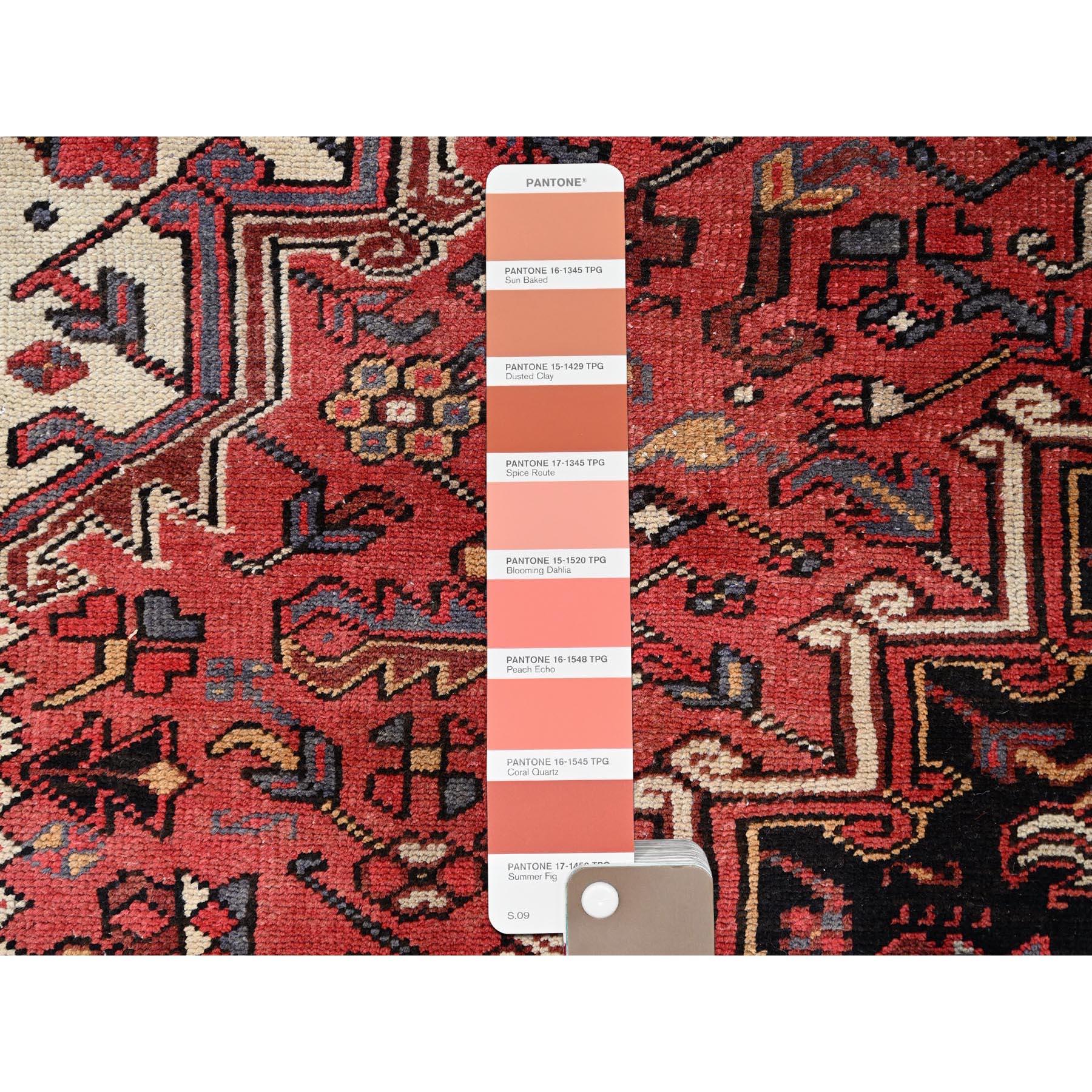 Excellent tapis oriental rouge persan vintage Heriz noué à la main en vente 1