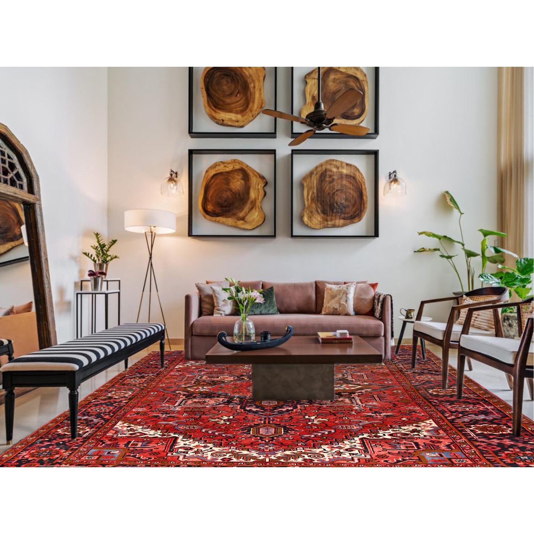 Ce fabuleux tapis noué à la main a été créé et conçu pour une résistance et une durabilité accrues. Ce tapis a été fabriqué à la main pendant des semaines selon la méthode traditionnelle qui est utilisée pour faire des
Taille exacte du tapis en