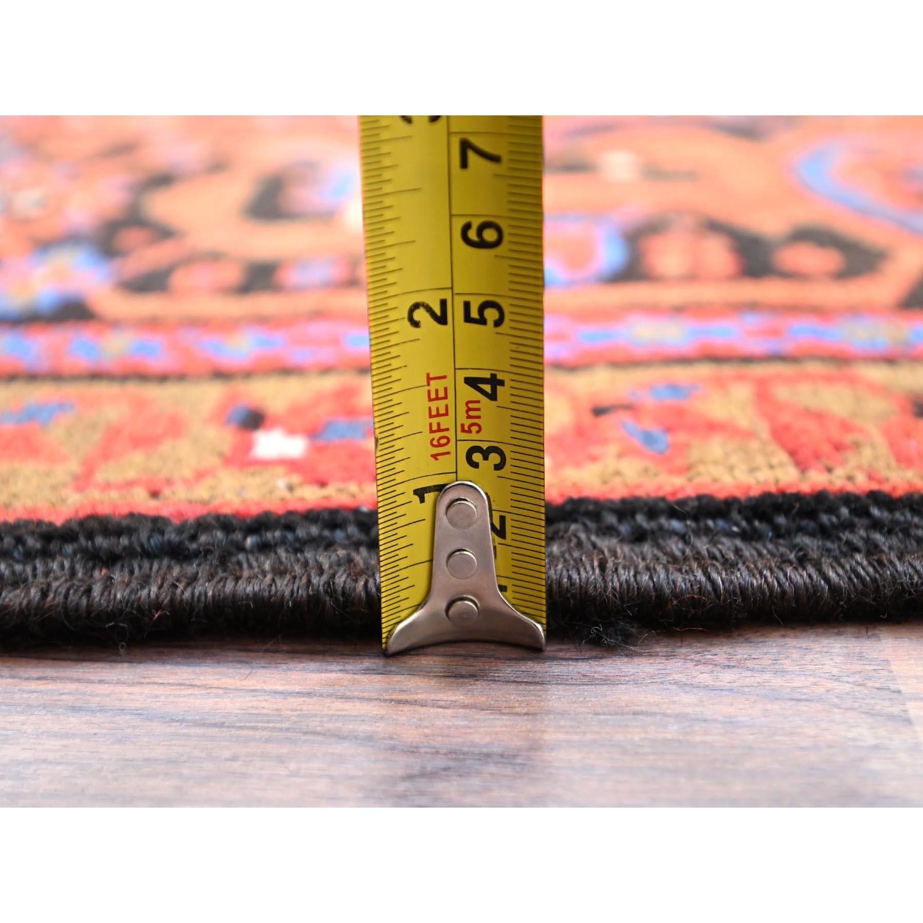 Roter handgeknüpfter Vintage persischer Heriz-Teppich aus reiner Wolle im Used-Look, Abend getragen im Angebot 4