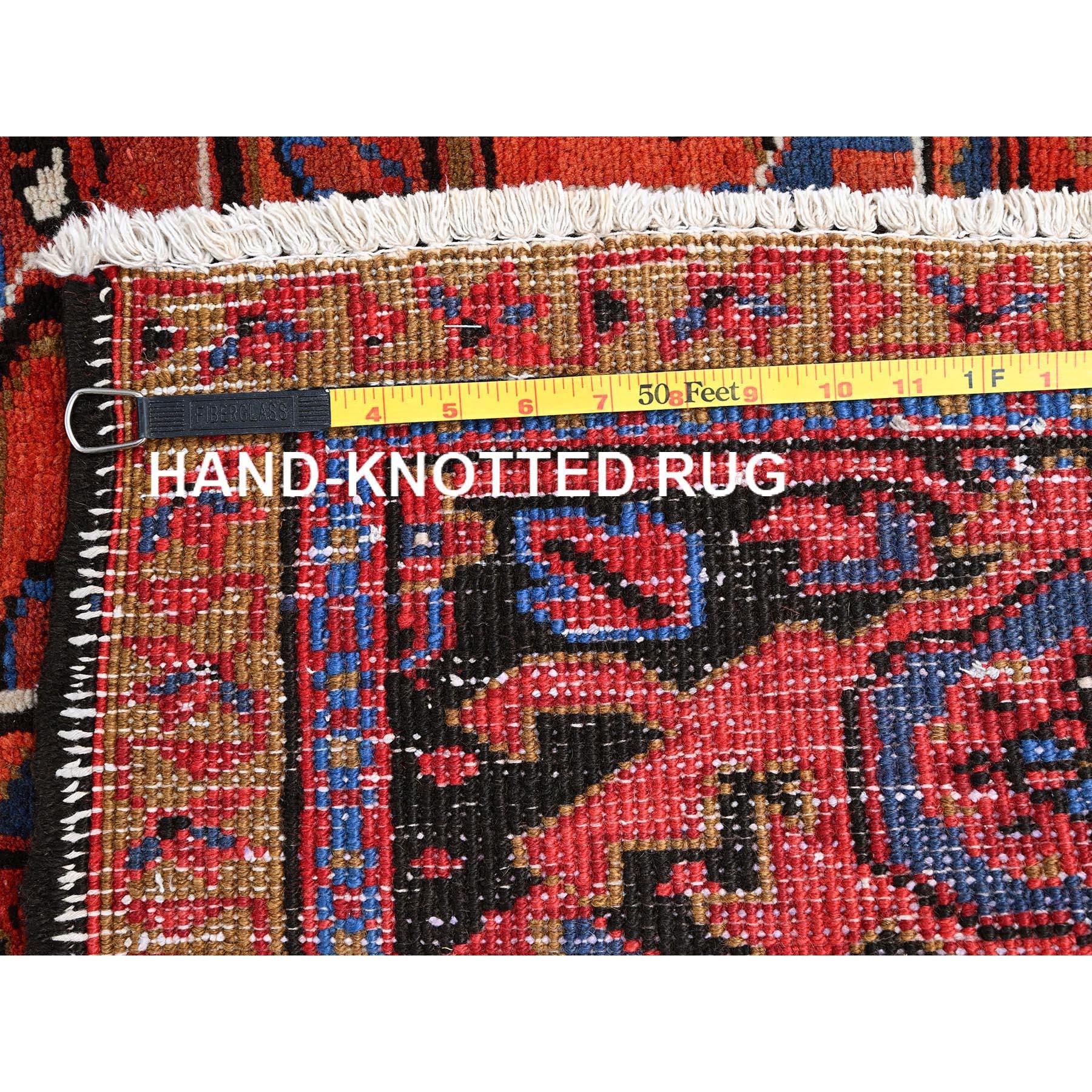 Roter handgeknüpfter Vintage persischer Heriz-Teppich aus reiner Wolle im Used-Look, Abend getragen im Angebot 5