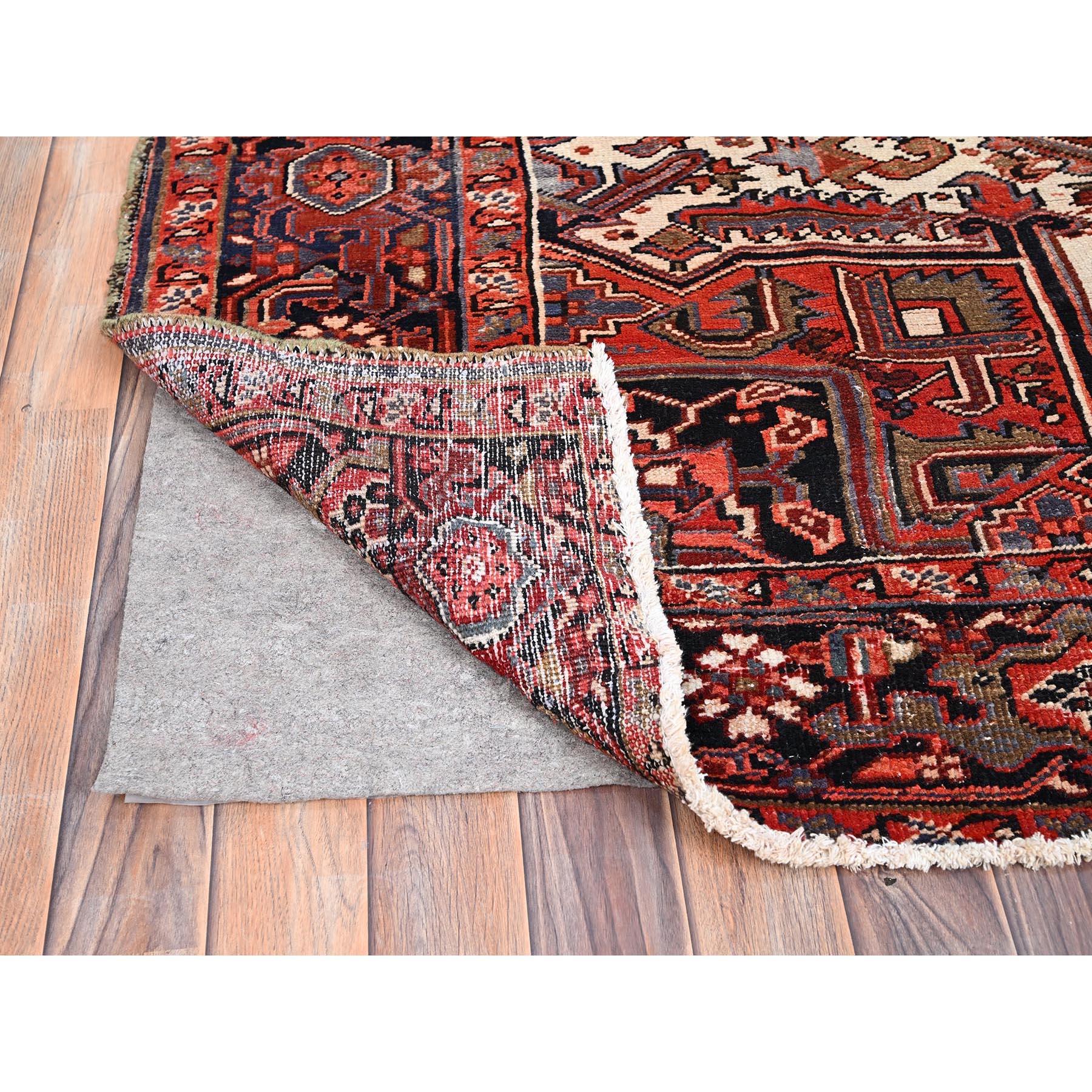 Tapis persan Heriz nettoyé professionnellement, rouge pure laine nouée à la main Bon état - En vente à Carlstadt, NJ