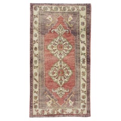 Alfombra turca vintage roja y morada 3'2" x 5'9