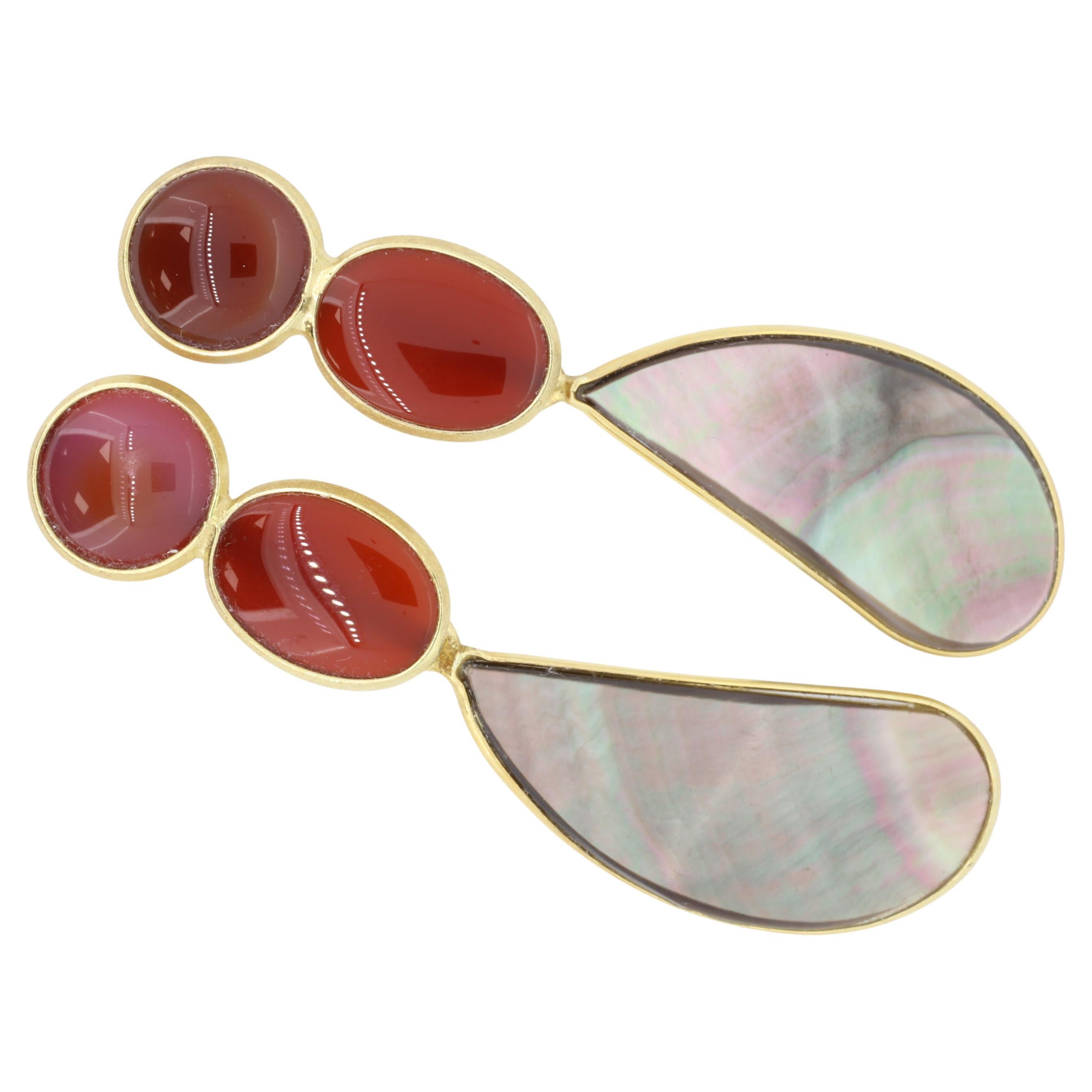 Orecchini a goccia di quarzo rosso e labradorite in argento placcato oro In condizioni Nuovo in vendita a GREAT NECK, NY