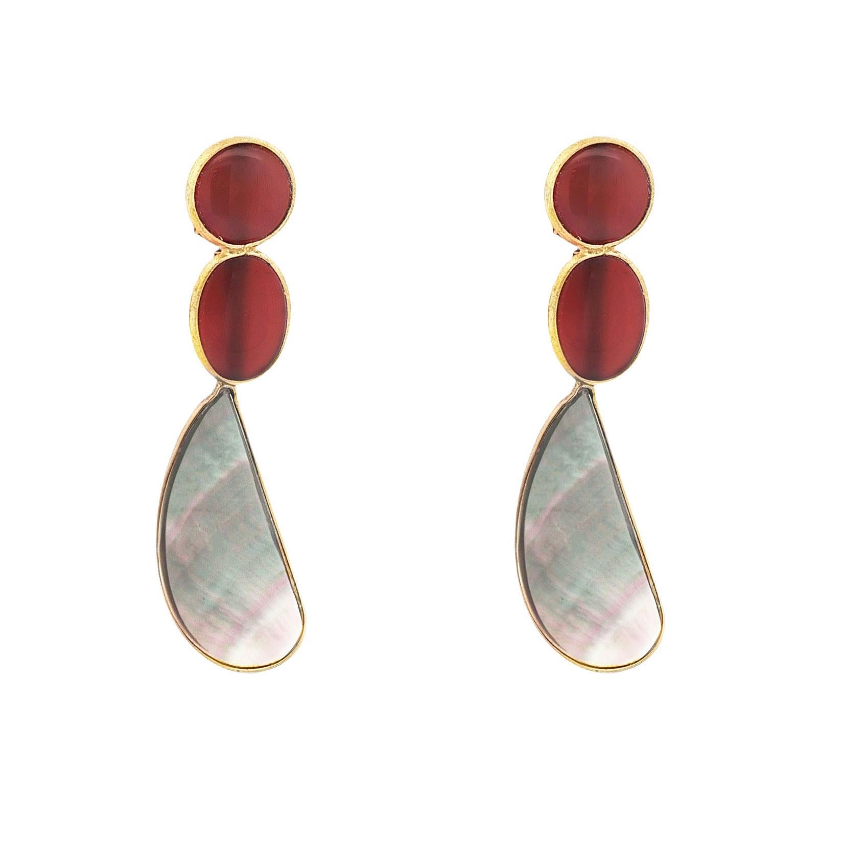 Donna Orecchini a goccia di quarzo rosso e labradorite in argento placcato oro in vendita