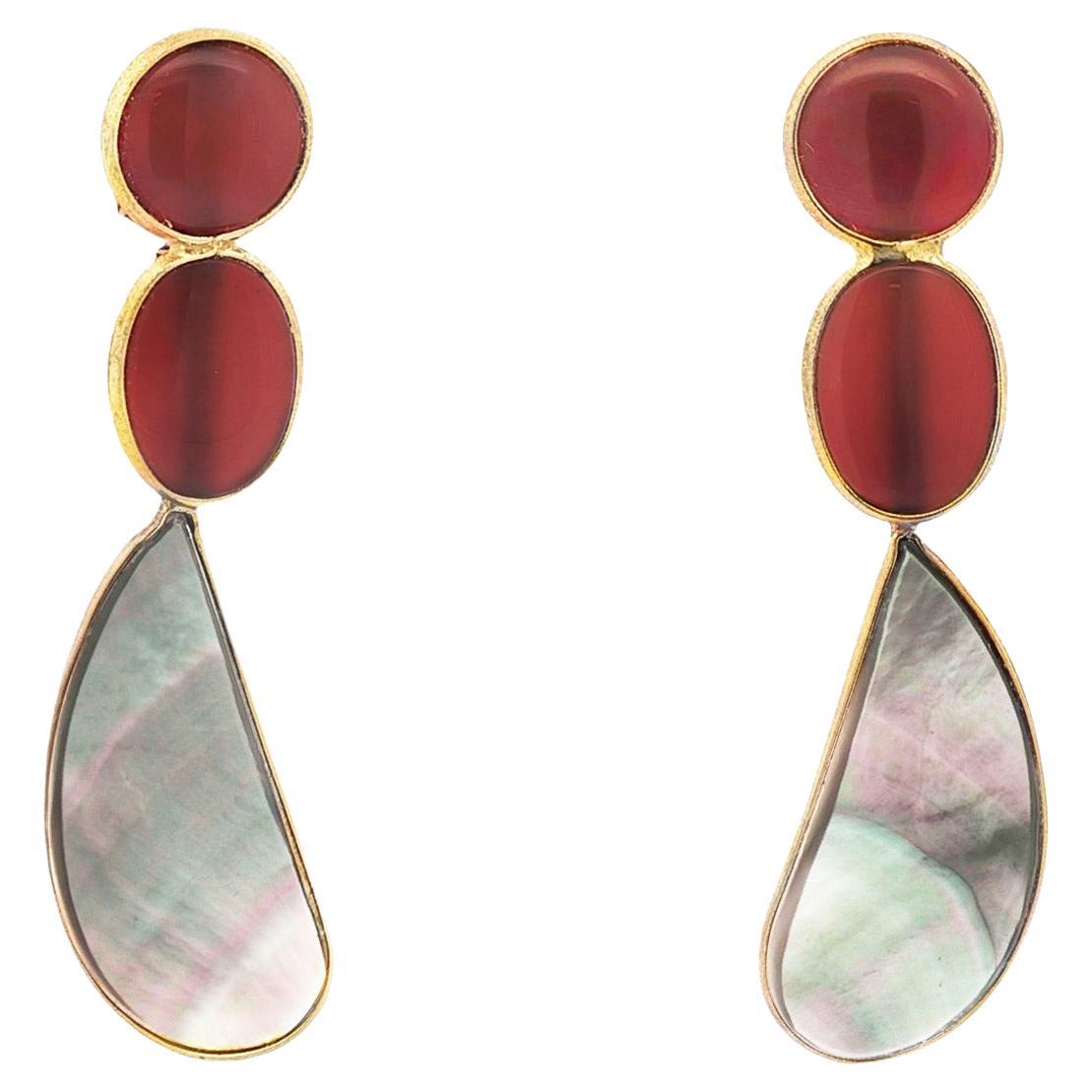Orecchini a goccia di quarzo rosso e labradorite in argento placcato oro in vendita