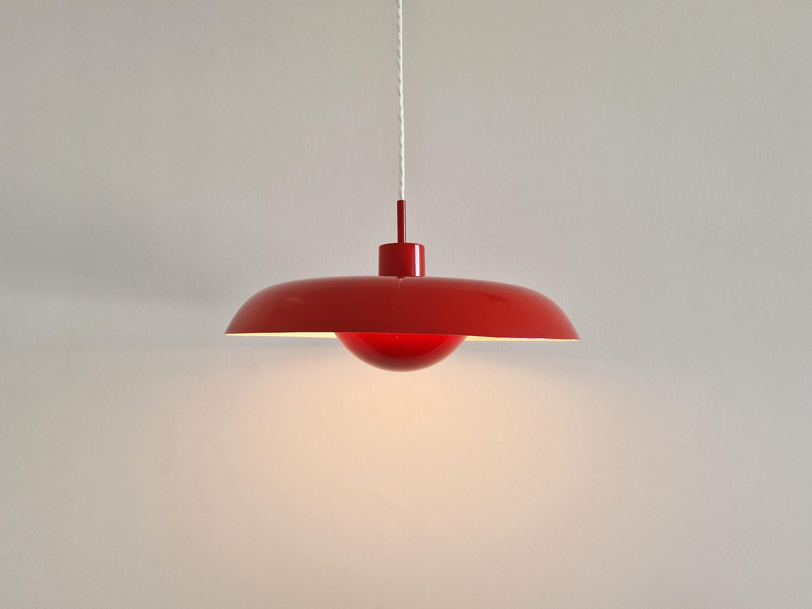 Métal Lampe suspendue rouge RA-40 par Piet Hein pour Lyfa, Danemark, années 1960 en vente