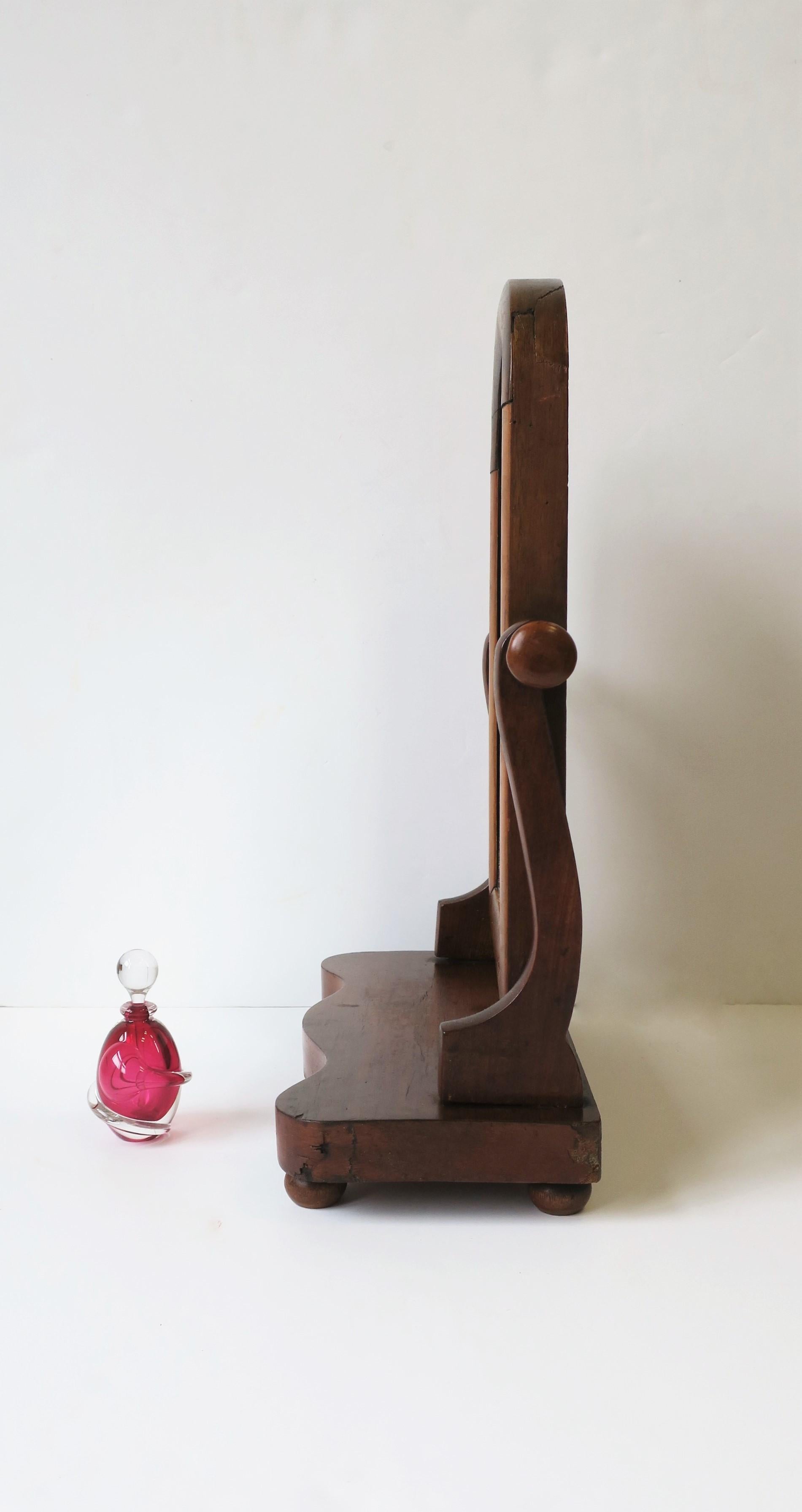 Parfümflasche aus rotem Himbeer-Kunstglas, signiert im Angebot 1