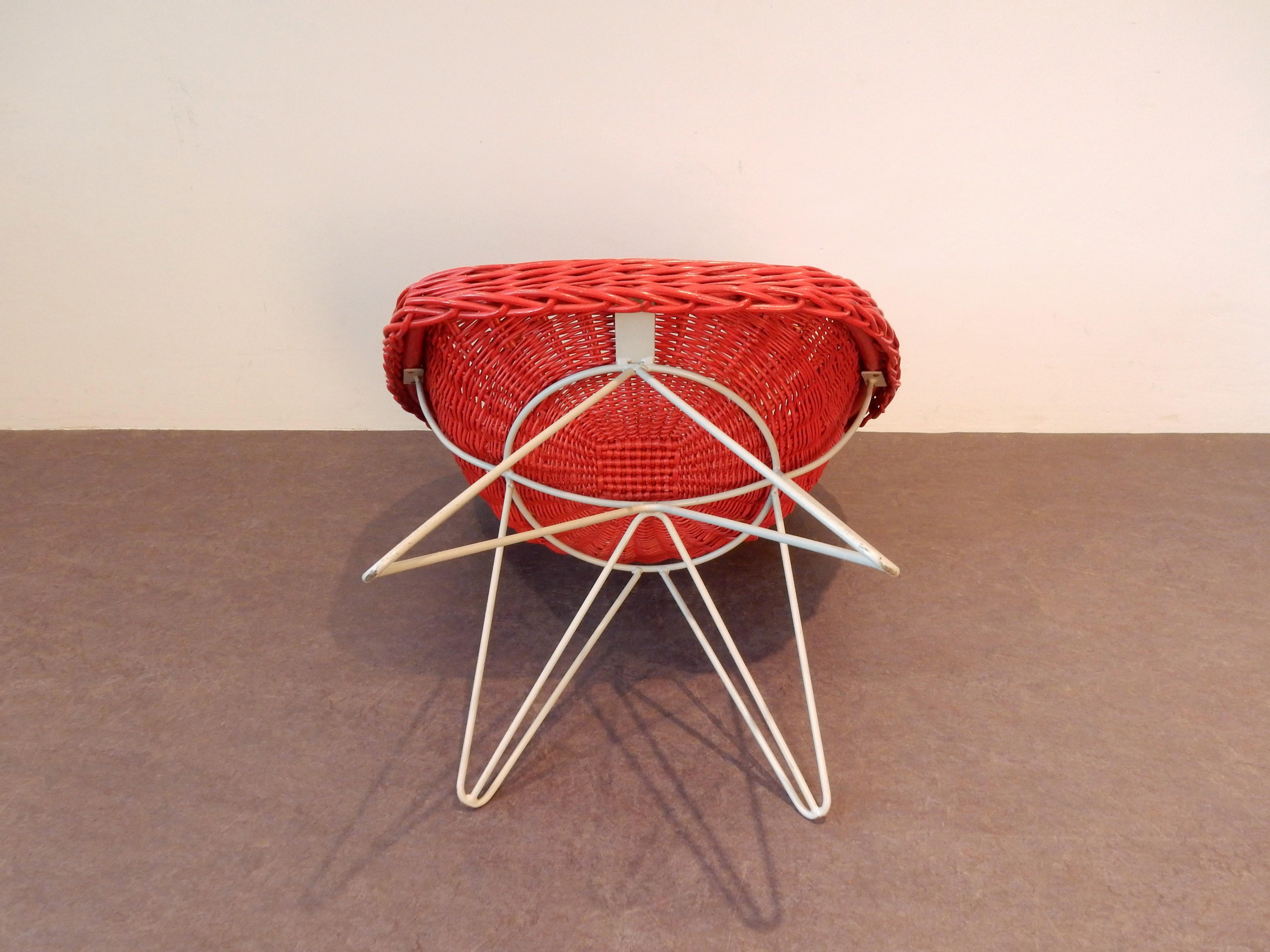 Mid-Century Modern Red Rattan Lounge Chair by Teun Velthuizen for Urotan, The Netherlands, 1950s For Sale