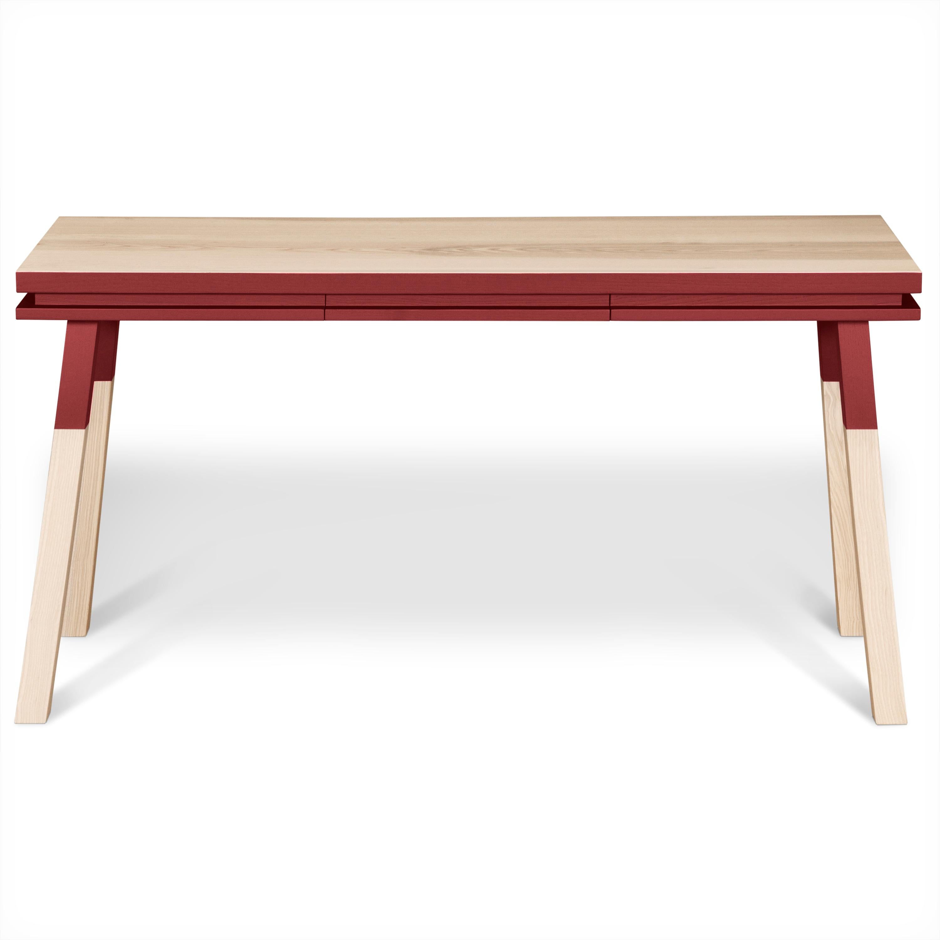 Fait main Bureau rectangulaire rouge en bois massif, conçu à Paris et fabriqué en France en vente
