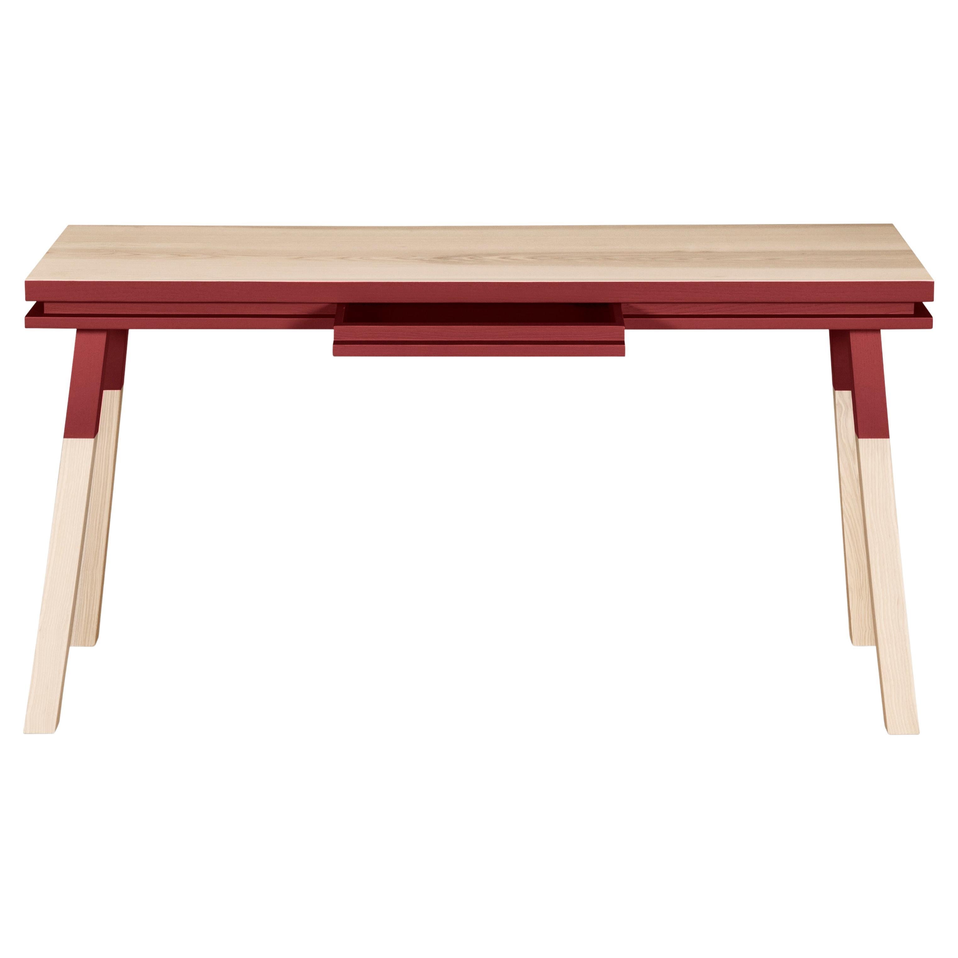 Roter rechteckiger Schreibtisch aus Massivholz, entworfen in Paris und hergestellt in Frankreich