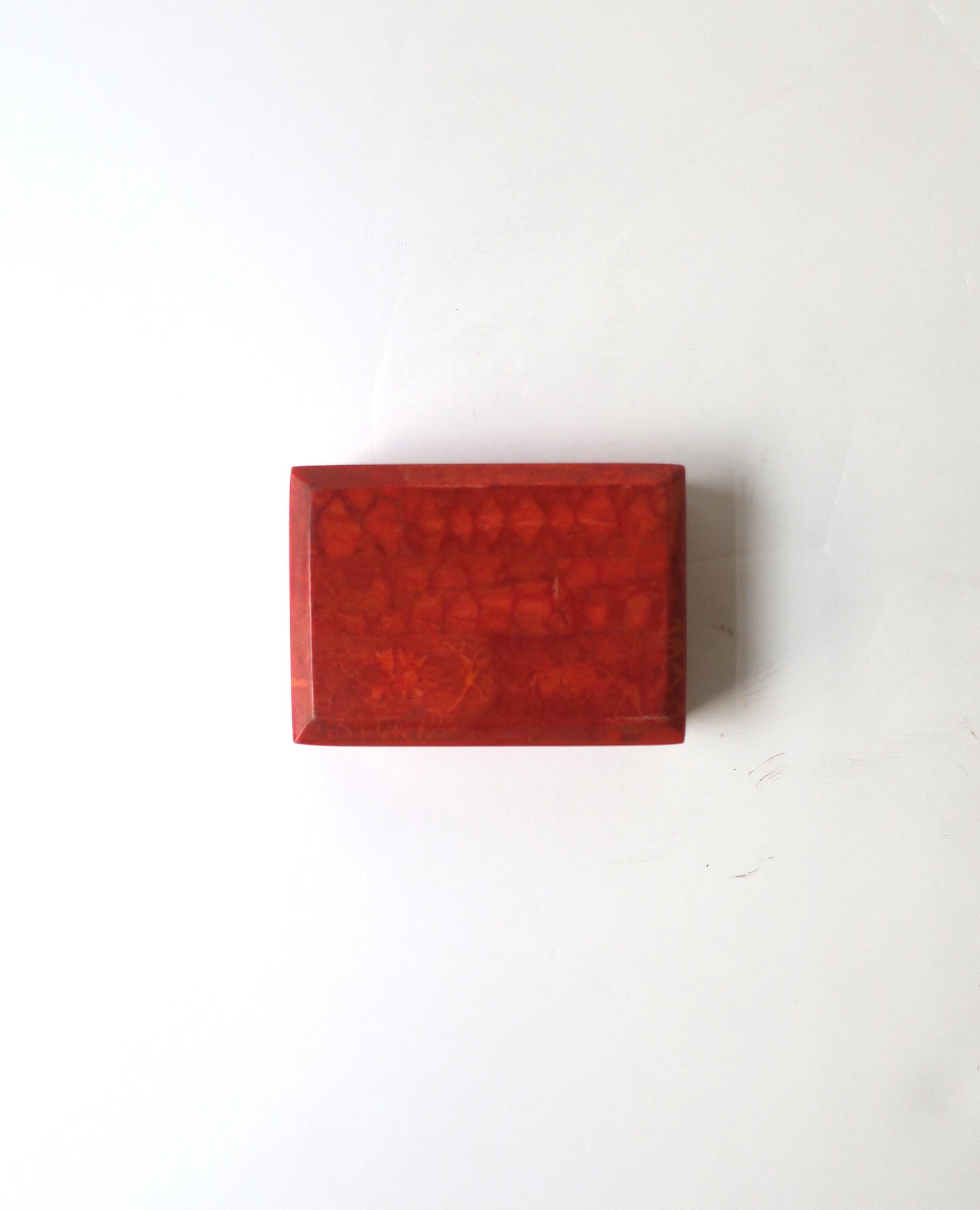 Boîte à bijoux en résine rouge 4