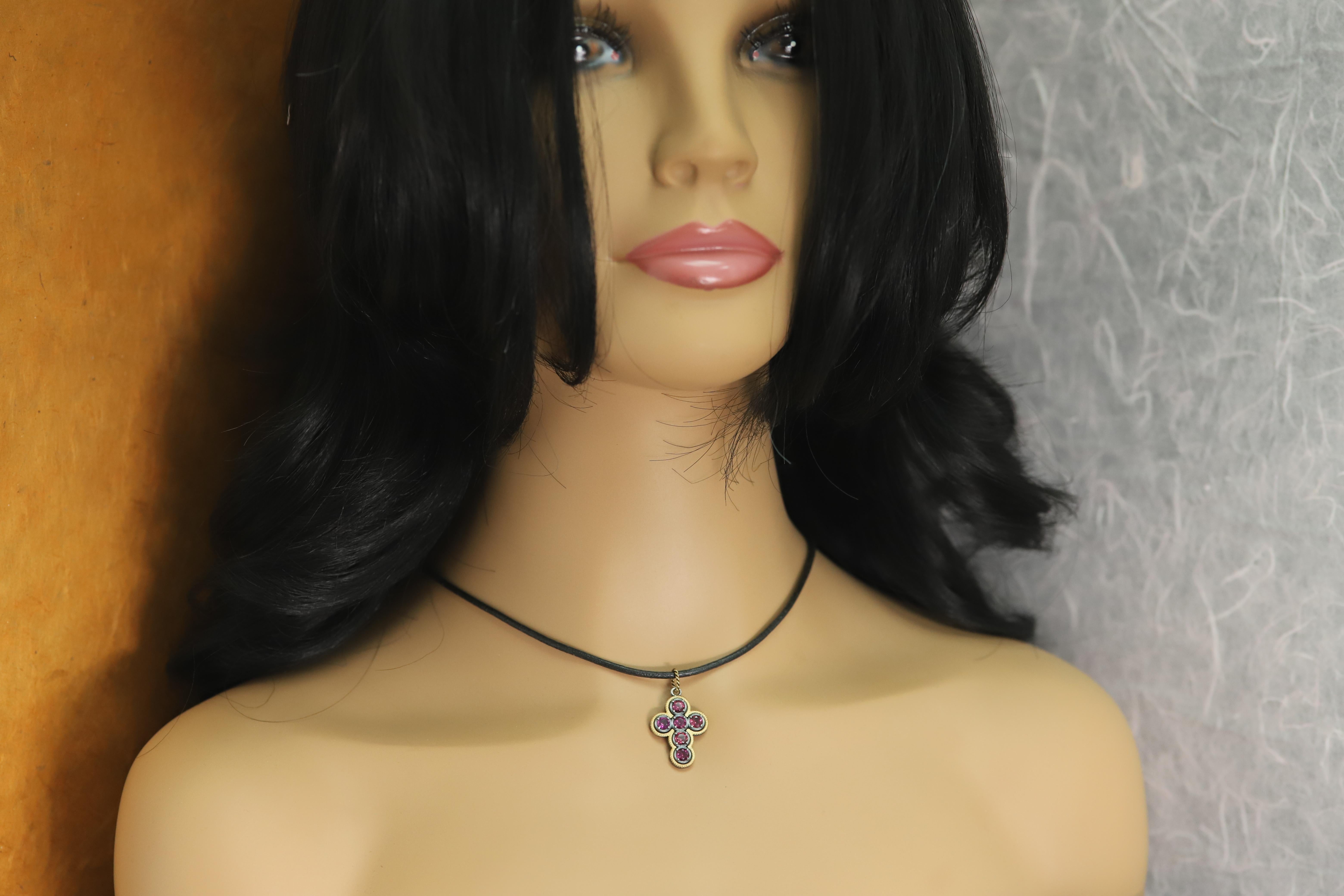 Cruz de rodolita roja vintage de 18 quilates y plata de dos tonos fabricada en Italia en venta 6