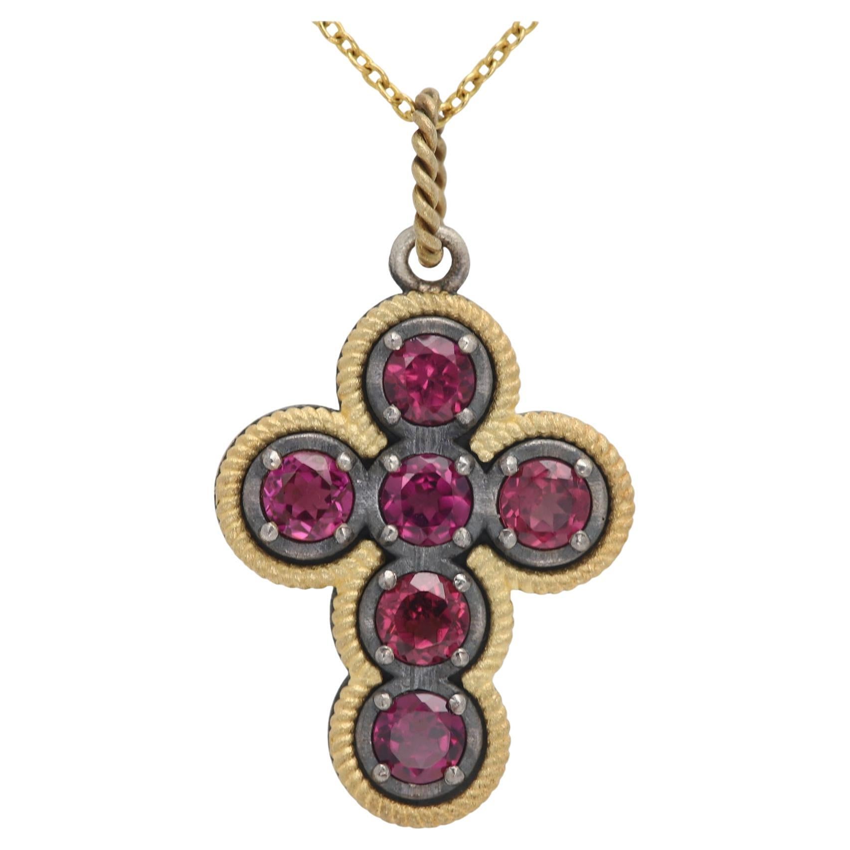 Cruz de rodolita roja vintage de 18 quilates y plata de dos tonos fabricada en Italia en venta