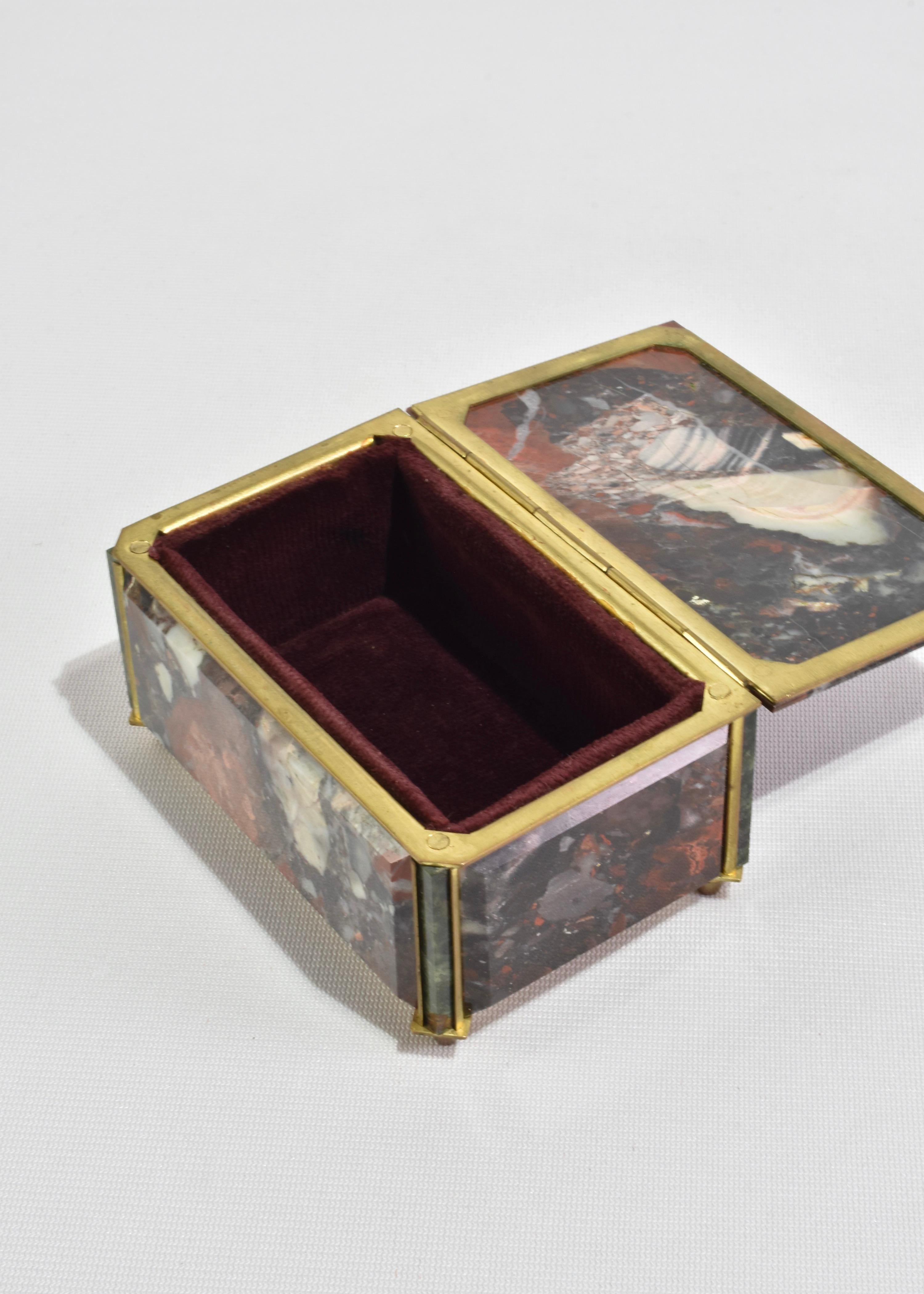 Laiton Boîte à bijoux rhodonite rouge en vente
