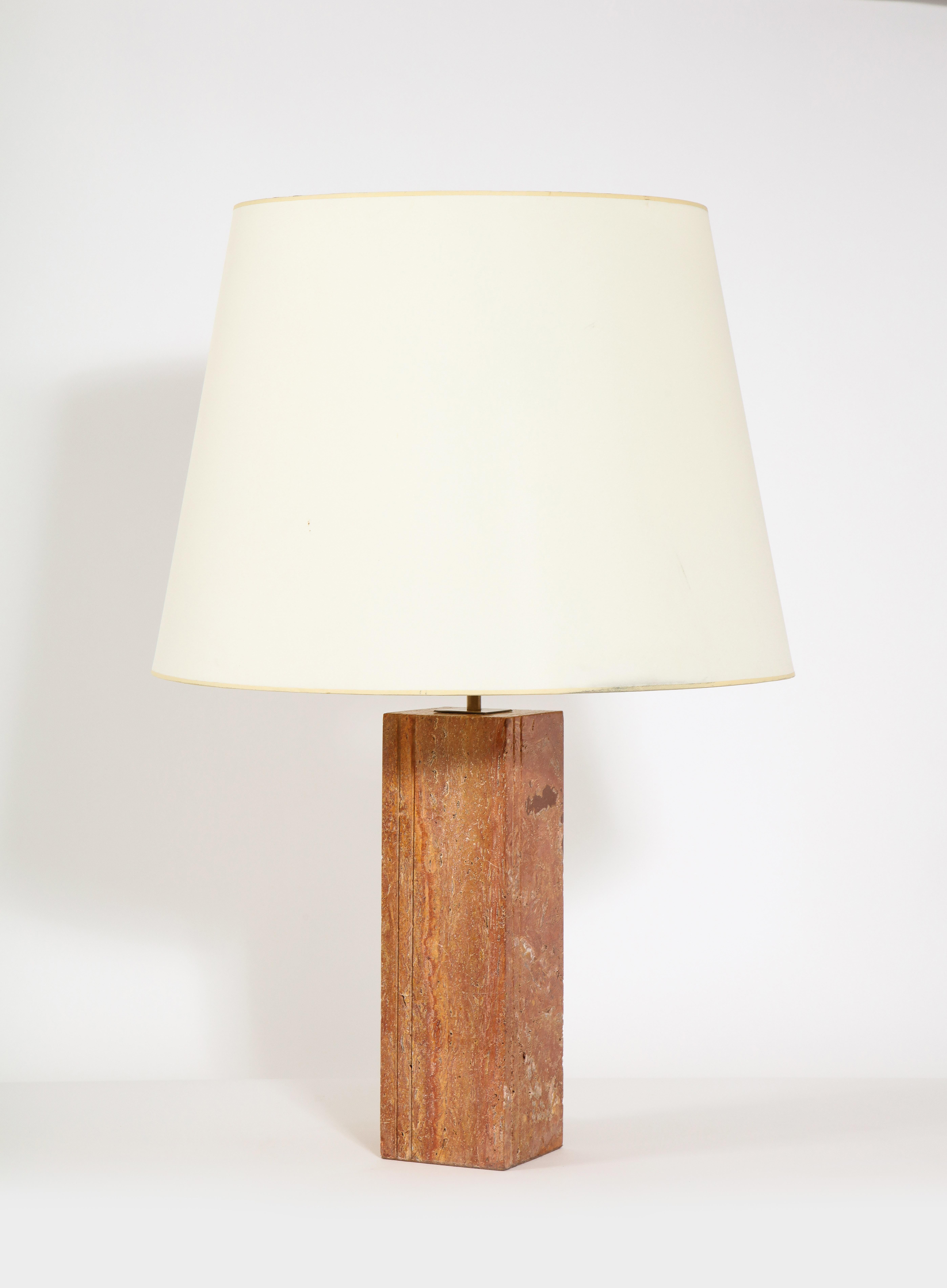 Mid-Century moderno Lampada da tavolo in travertino romano rosso, Italia, anni '60 in vendita