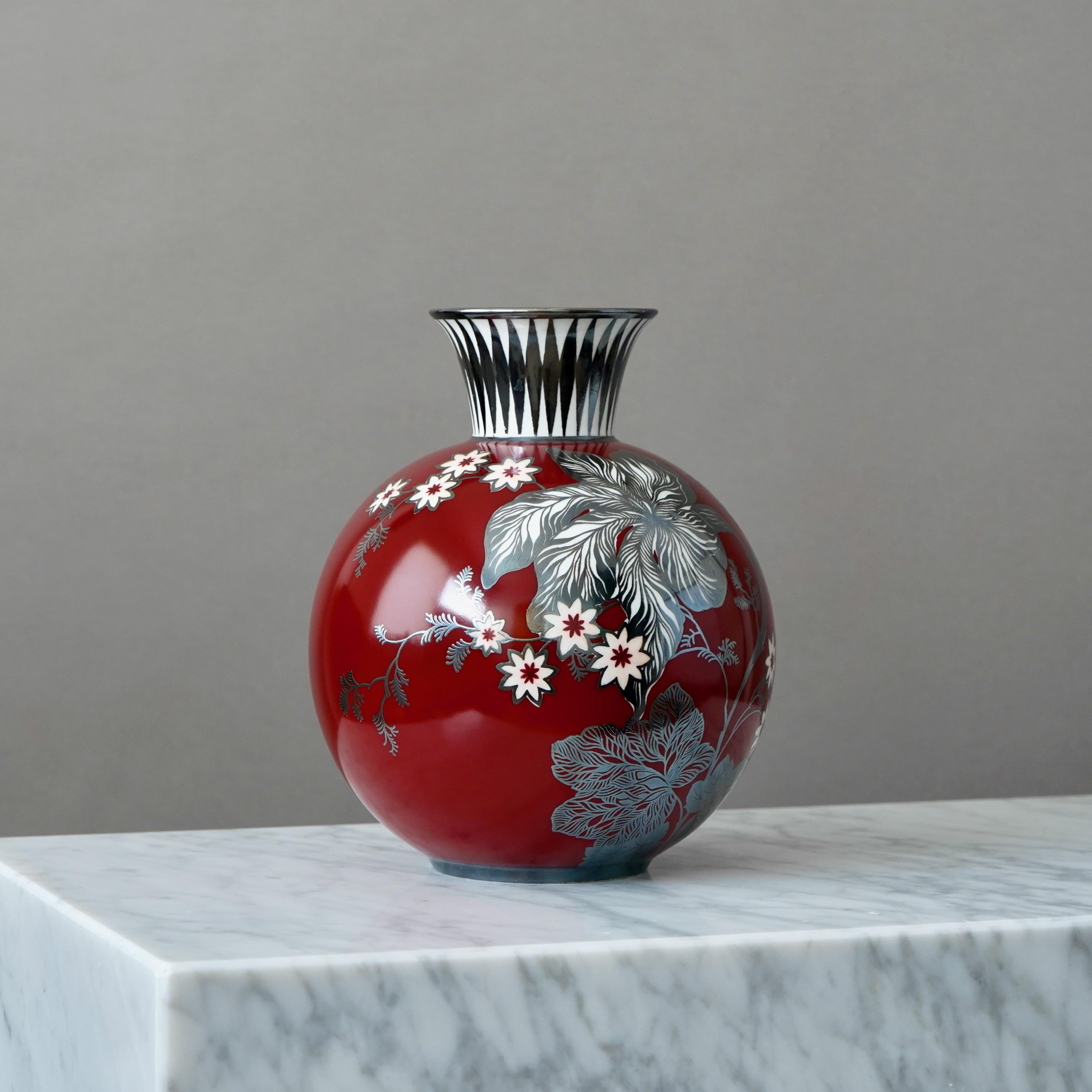 Red Rosenthal Art Deco Vase w. hand-painted Silver Overlay. Germany, 1936. For Sale 3