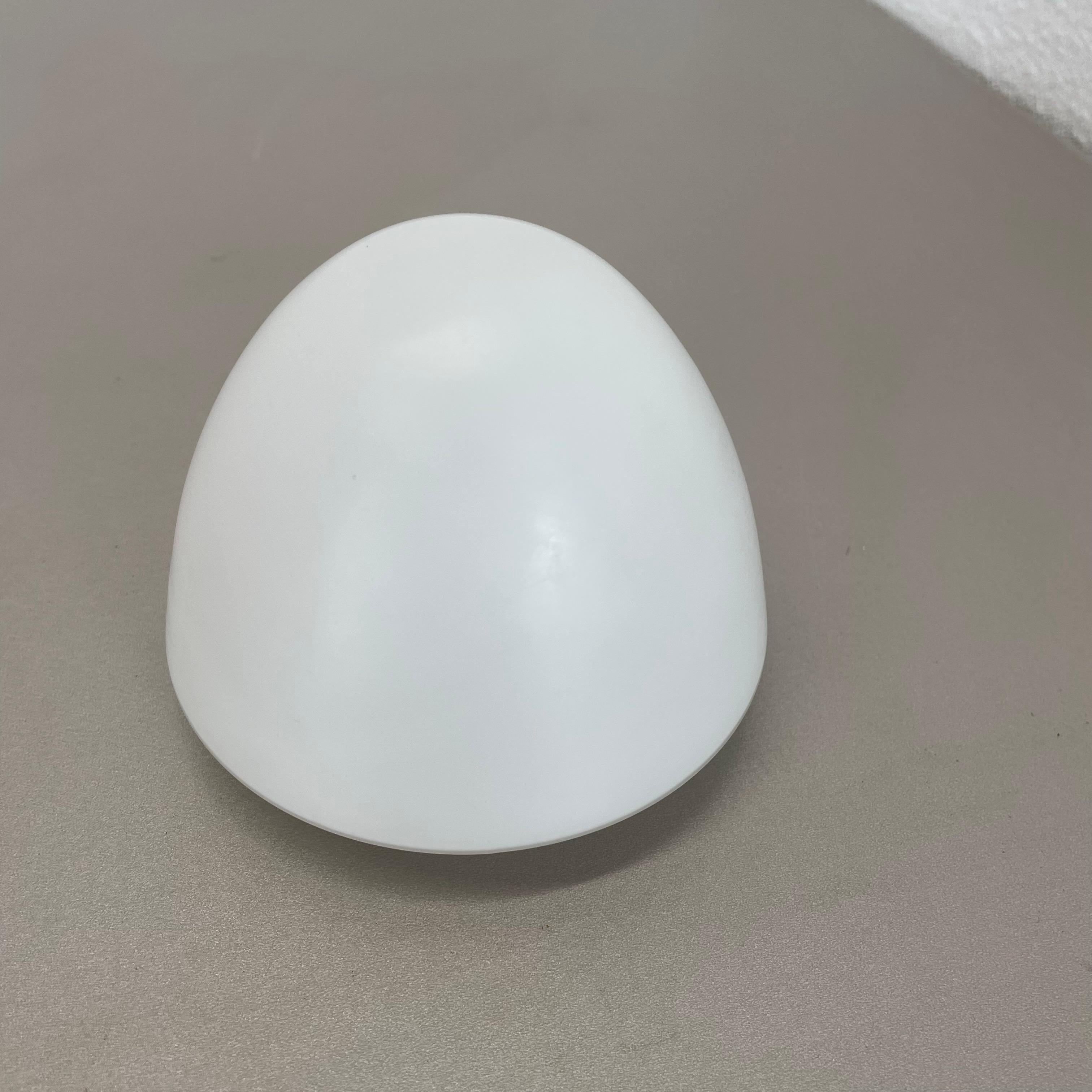 Red round 20cm Stilnovo Style Metal Opaline Glass Wall Light, Italy, 1960s For Sale 8