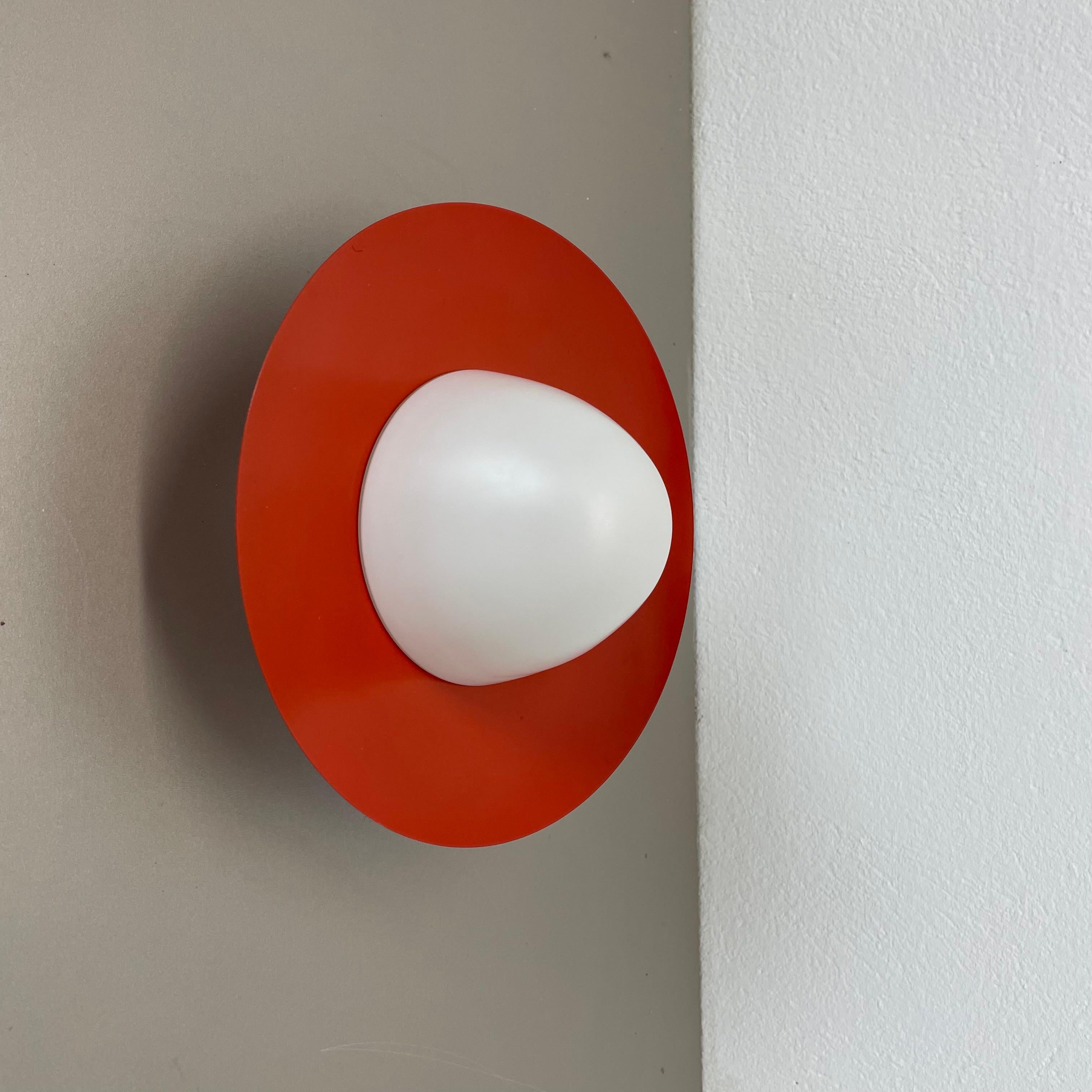 Article:

Wall light sconces with opal glass shade.

can also be used as ceiling light



Origin:

Italy



Age:

1960s.



Original 1960s modernist Italian wall light made of solid metal in original red tone finish and opal glass element in the