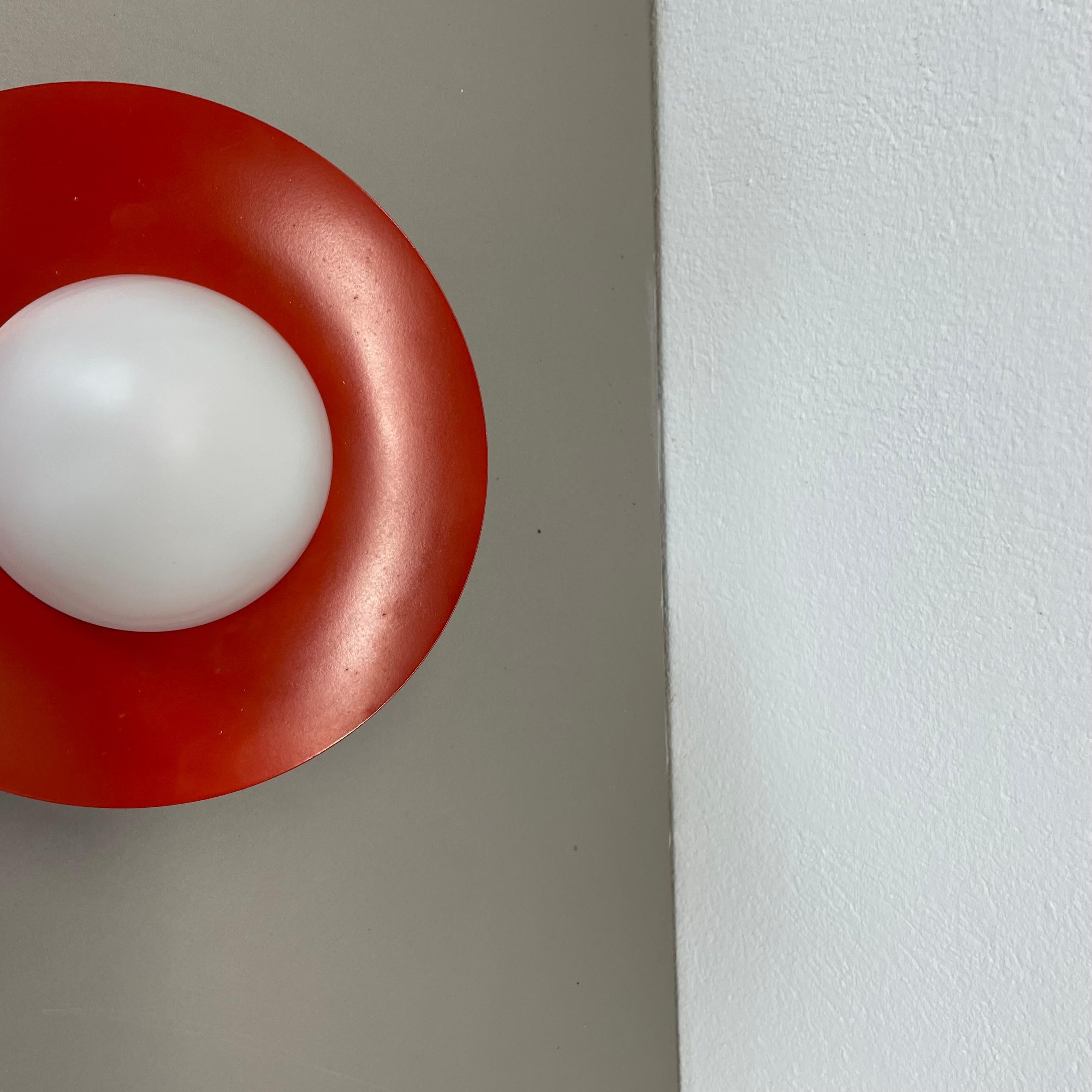 Red round 20cm Stilnovo Style Metal Opaline Glass Wall Light, Italy, 1960s In Good Condition For Sale In Kirchlengern, DE