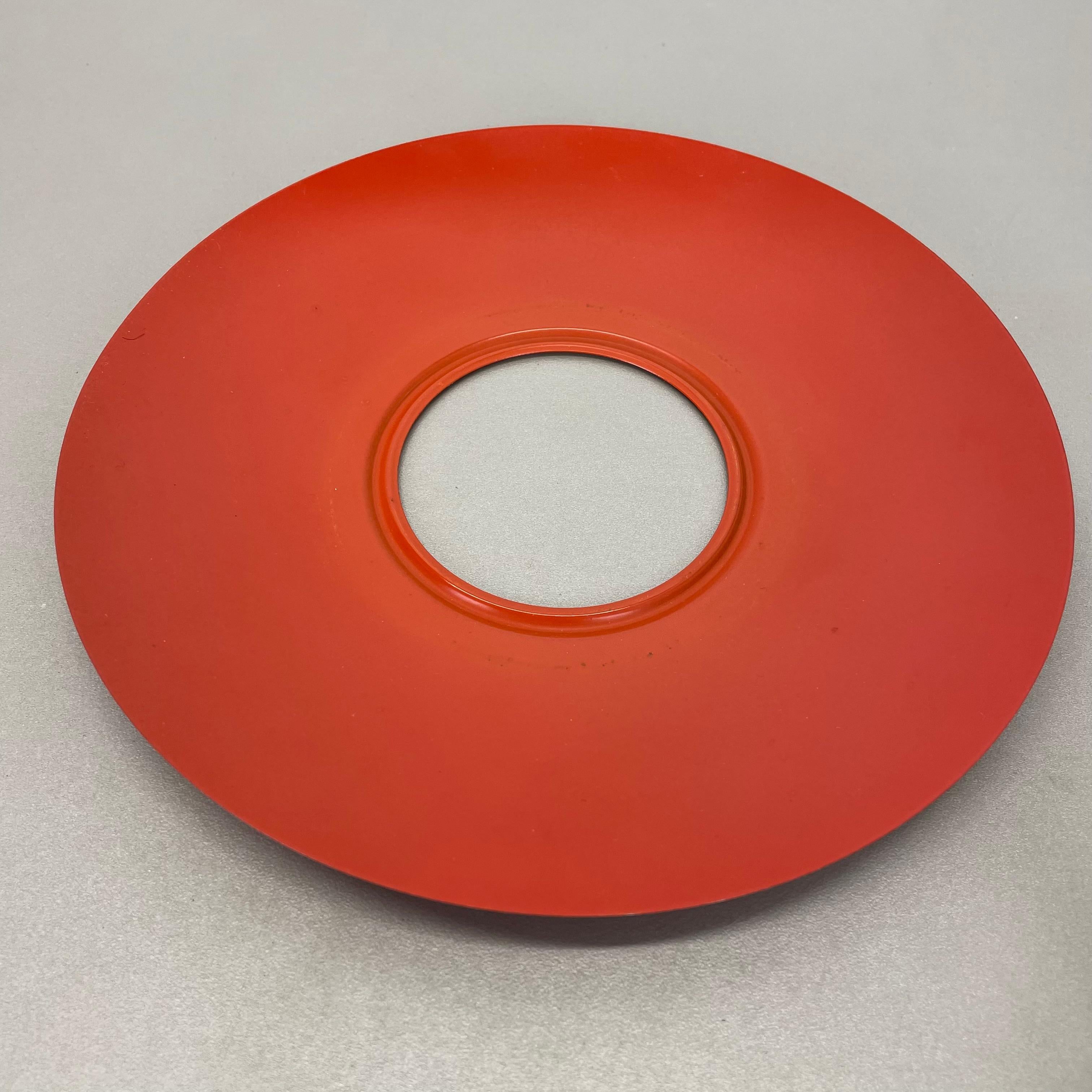 Red round 20cm Stilnovo Style Metal Opaline Glass Wall Light, Italy, 1960s For Sale 3