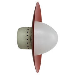 Rote runde 20cm Stilnovo Stil Metall Opalglas Wandleuchte, Italien, 1960er Jahre