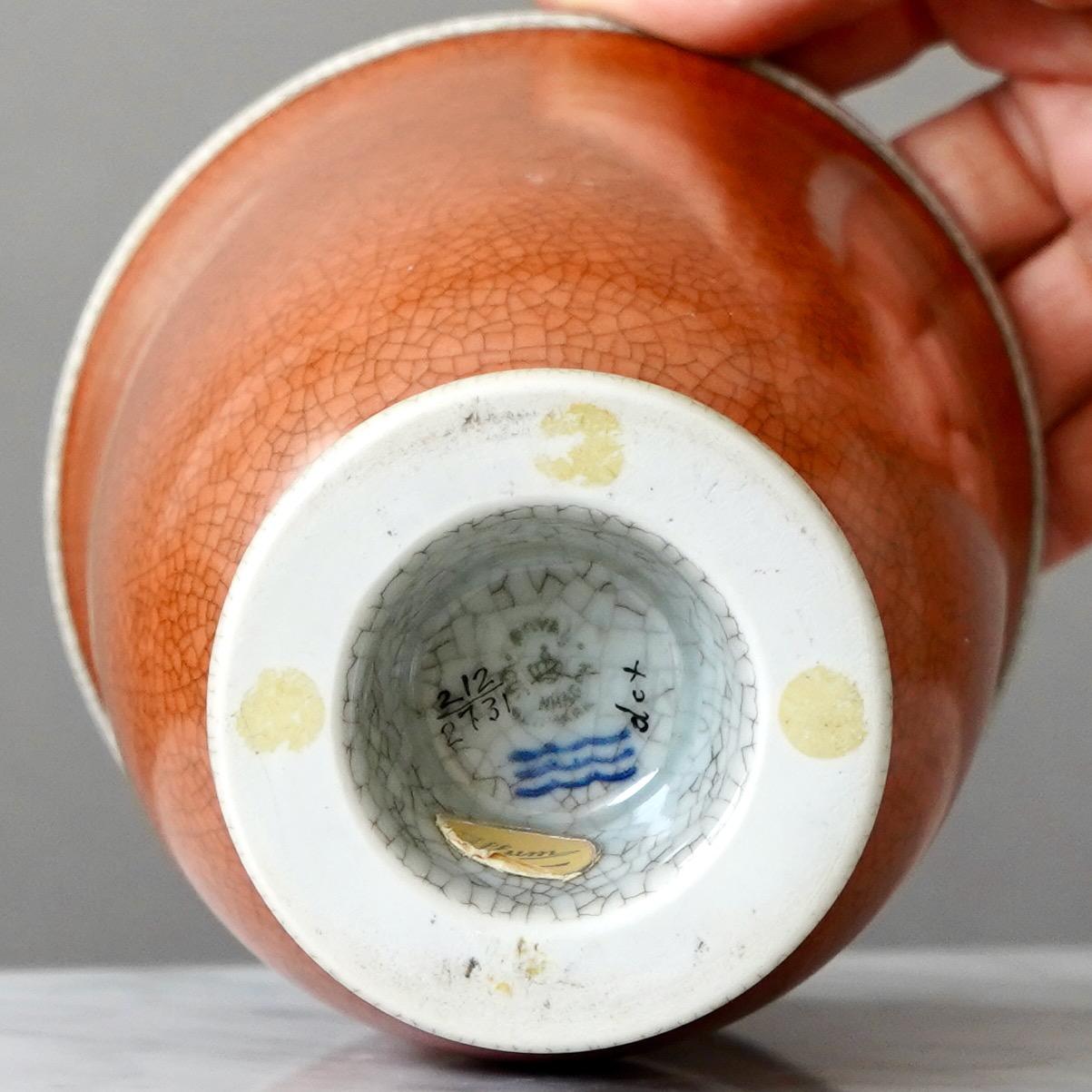 Ceramica Vaso rosso Royal Copenhagen smaltato a crepe. Thorkild Olsen, Danimarca, anni '50 in vendita