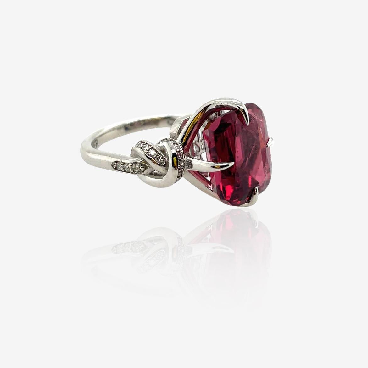 Red Rubelite and diamond Forget Me Knot ring  In New Condition For Sale In Brisbane, AU
