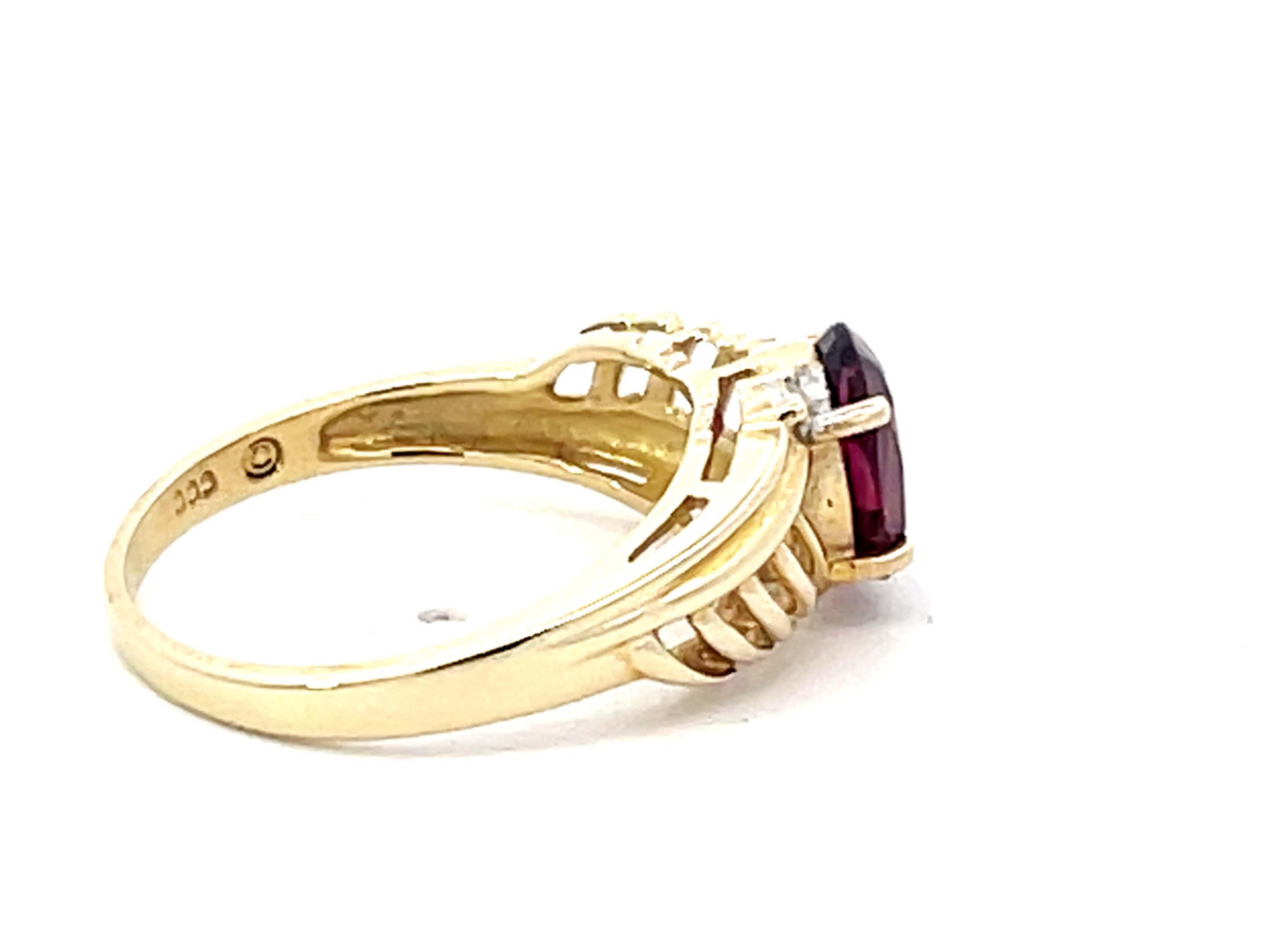 Red Rubellite Garnet and Diamond Ring in 14k Yellow Gold In Excellent Condition For Sale In Honolulu, HI
