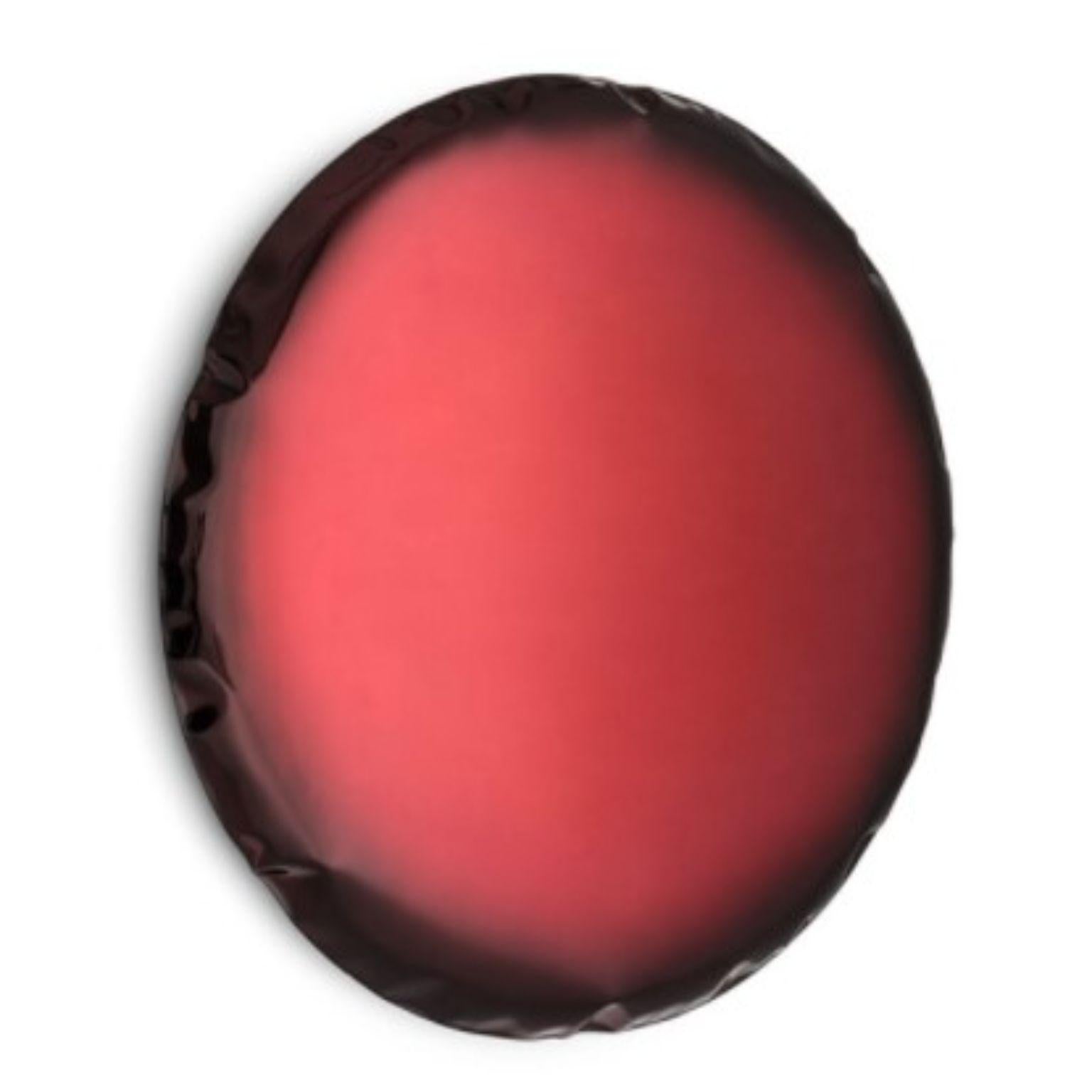 Specchio da parete scultoreo Oko 95 in rubino rosso di Zieta
Dimensioni: Diametro 95 x profondità 6 cm 
Materiale: acciaio inossidabile. 
Finitura: Rosso Rubin.
Disponibile nelle finiture: acciaio inossidabile, blu profondo, smeraldo, zaffiro,