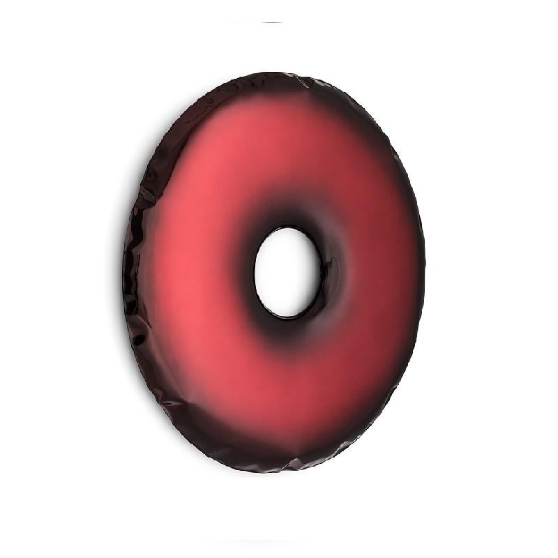 Miroir mural Red rubin rondo 75 de Zieta
Dimensions : diamètre 75 x profondeur 6 cm 
MATERIAL : acier inoxydable.
Finition : rubis rouge. 
Finitions disponibles : acier inoxydable, blanc mat, saphir/émeraude, saphir, émeraude, bleu espace profond,