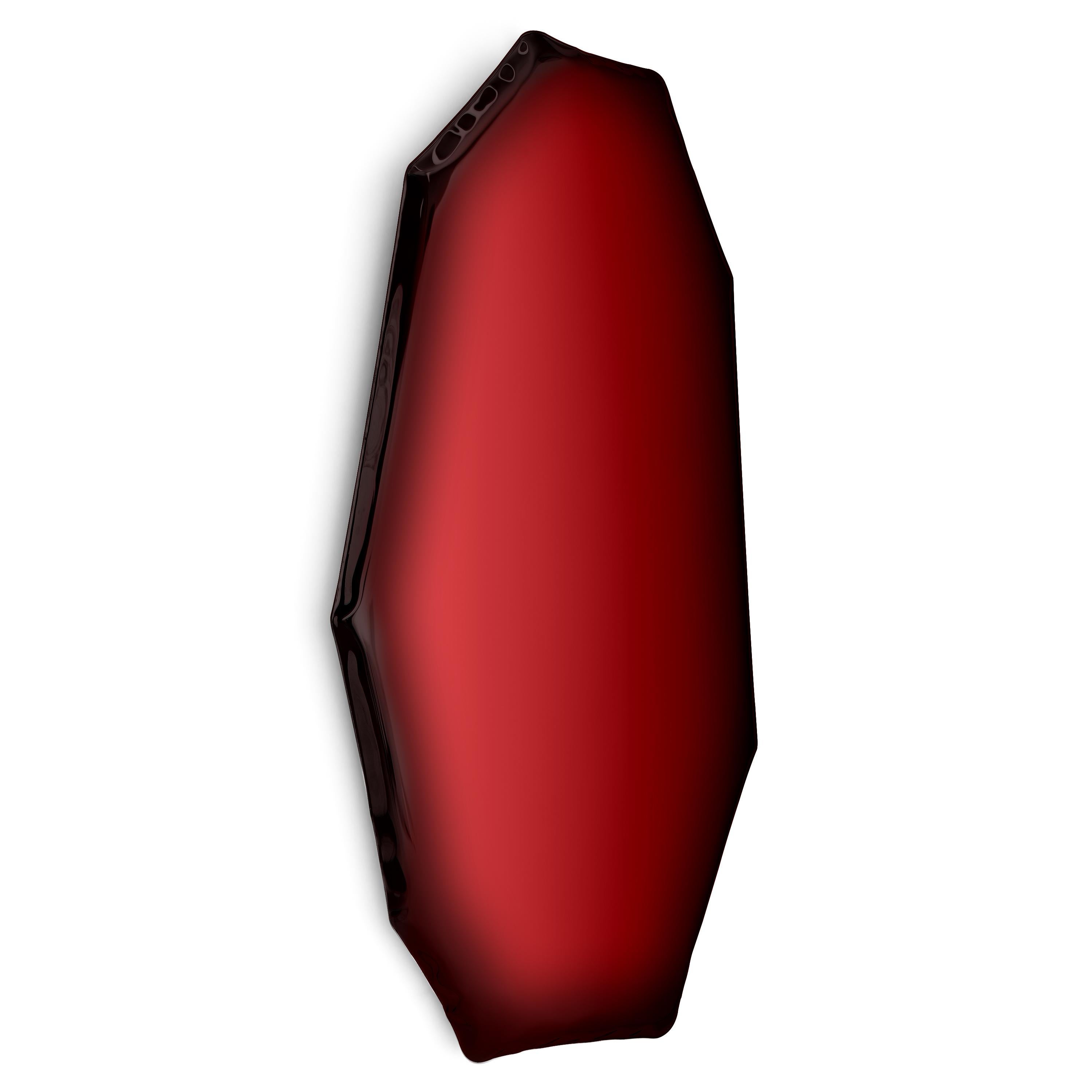 Specchio da parete scultoreo Red Rubin C3 di Zieta
Dimensioni: P 6 x L 67 x H 124 cm 
Materiale: Acciaio inossidabile. 
Finitura: Rosso Rubin.
Disponibile nelle finiture: Acciaio inossidabile, Deep Space Blue, Smeraldo, Zaffiro, Zaffiro/Smeraldo,
