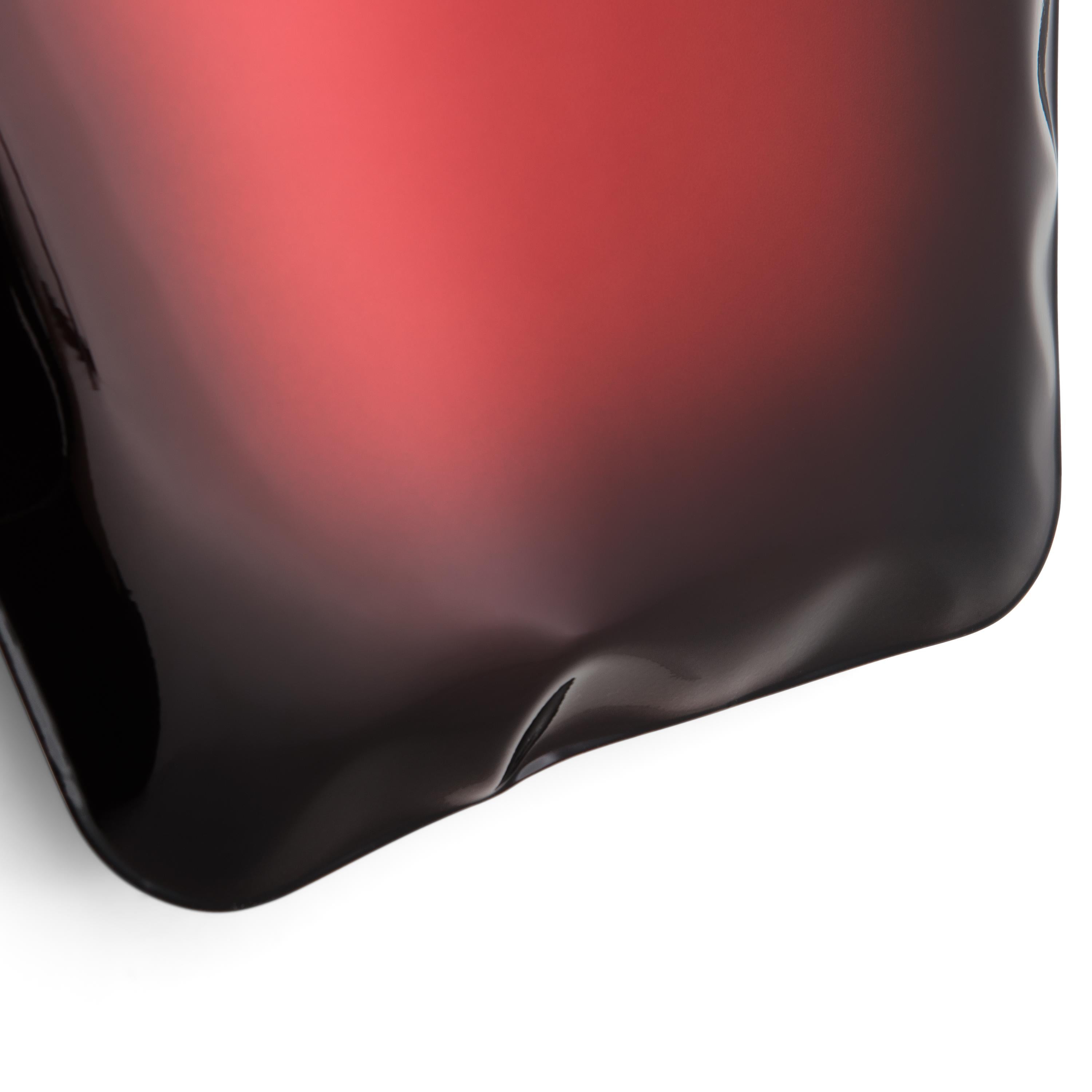 Polacco Specchio da parete scultoreo Red Rubin Tafla C3 di Zieta in vendita