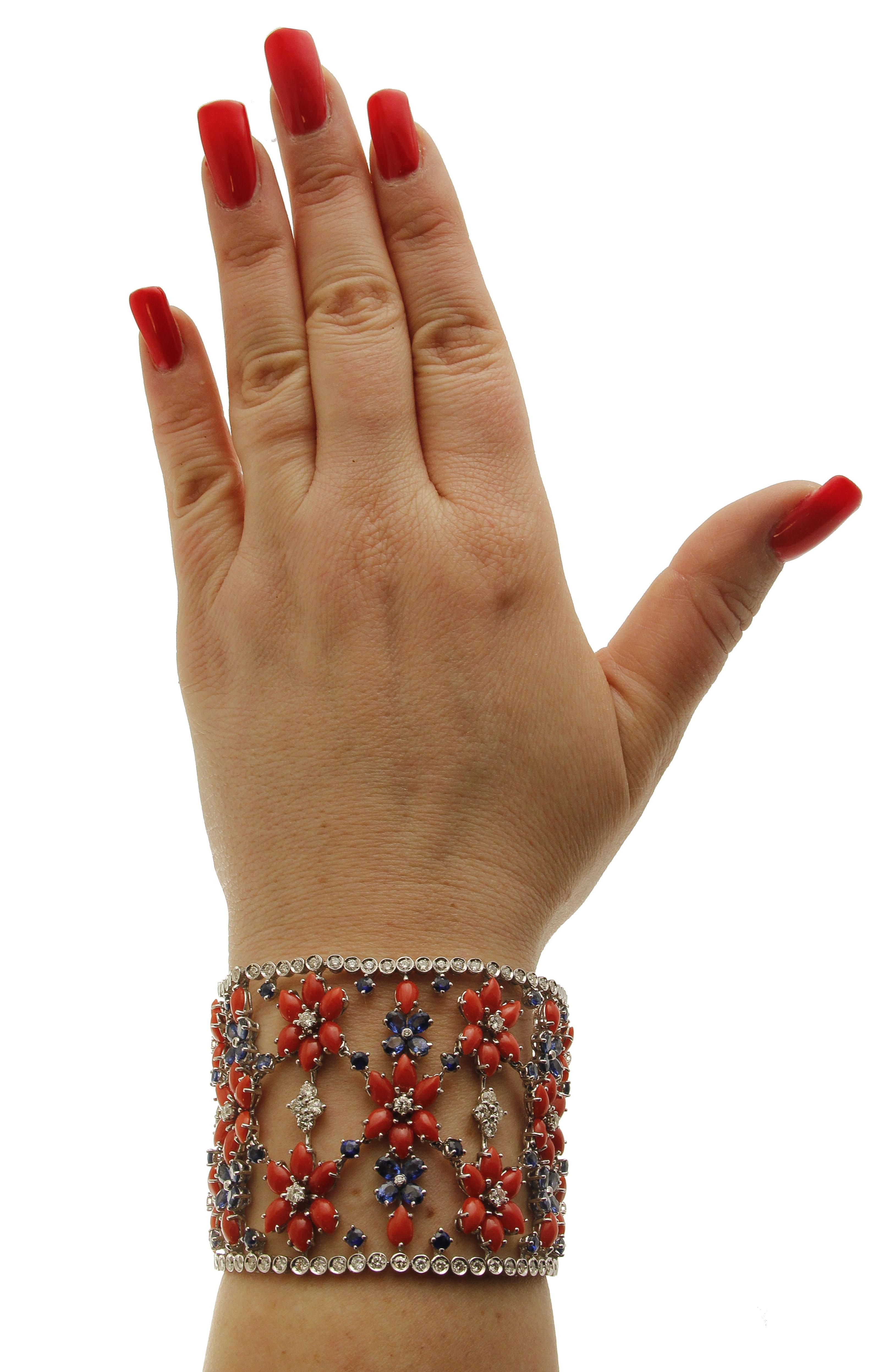 Red Corals, Blue Sapphires, Diamonds White Gold Flowery Bracelet In Excellent Condition For Sale In Marcianise, Marcianise (CE)