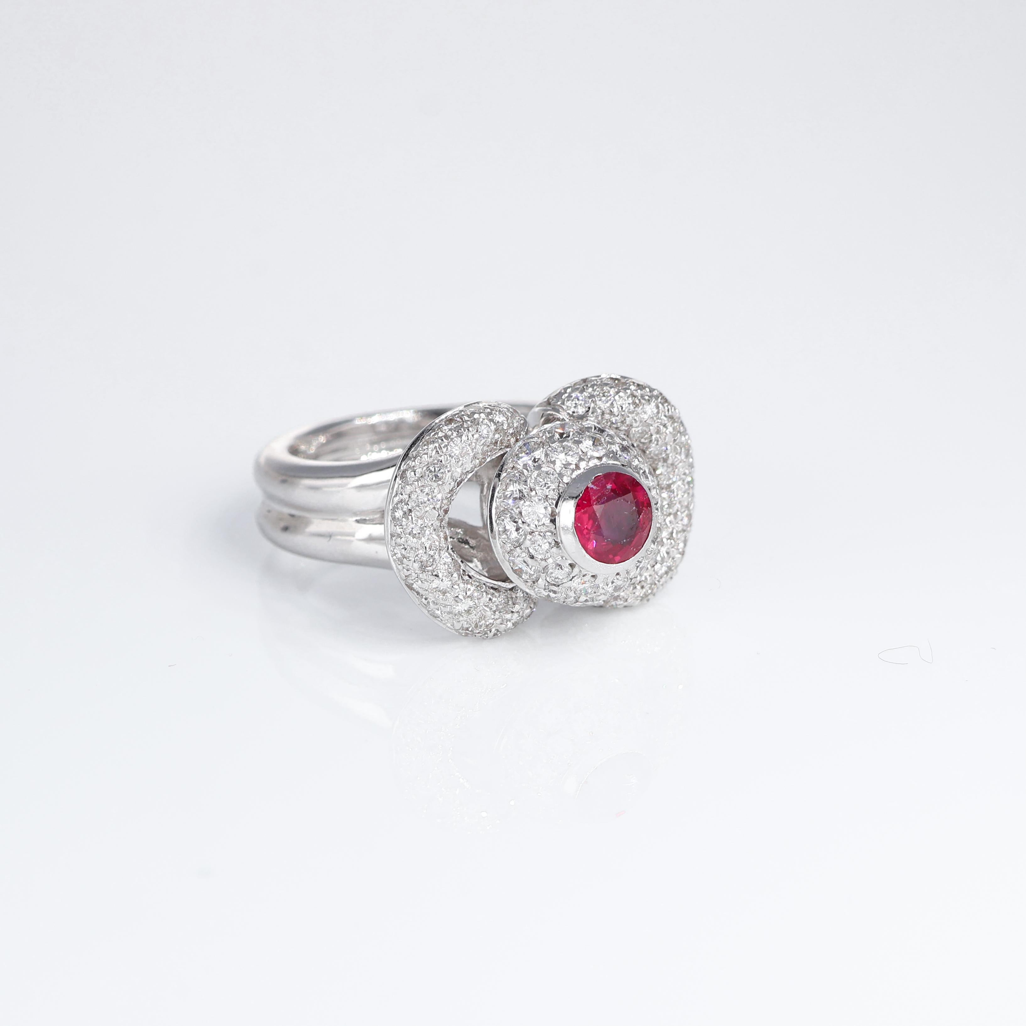 Red Ruby 0.60 carats and White Diamond 1.40 carats Pavé Ring in 18K In New Condition For Sale In Bergamo, BG